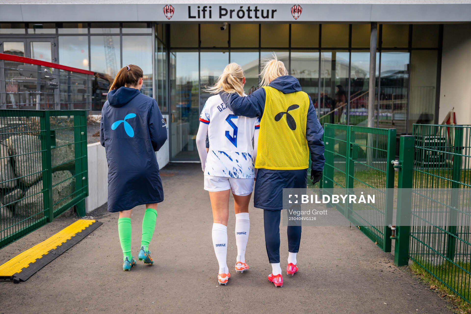 Goalkeeper Cecilie Fiskerstrand, Guro Bergsvand and Ada