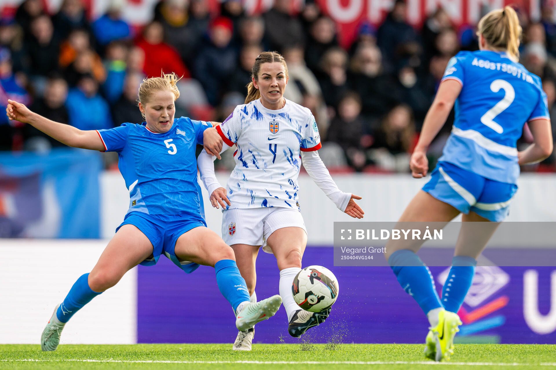 Emilia Ásgeirsdottir of Iceland and Tuva Hansen of Norway