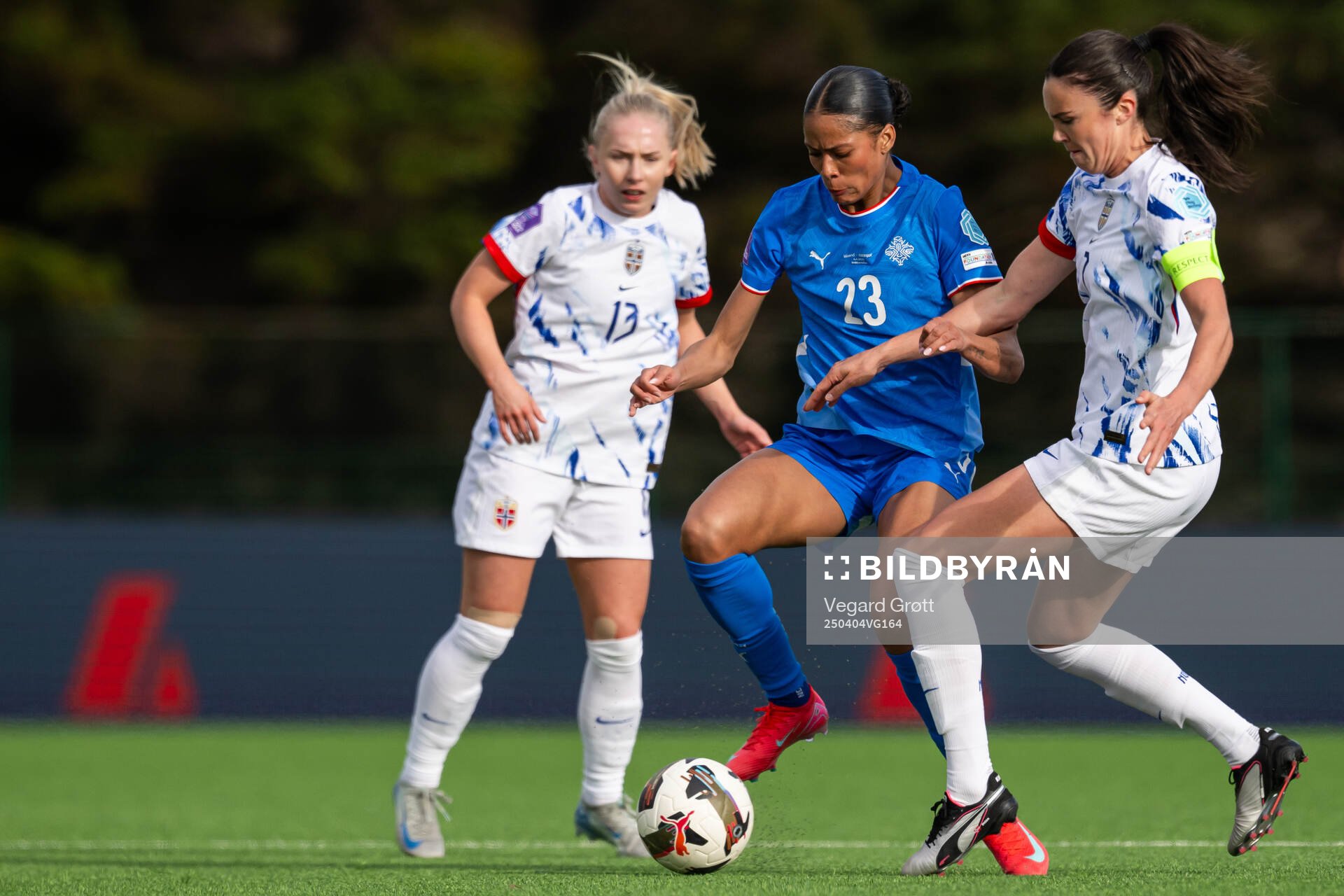 Sveindis Jonsdottir of Iceland and Ingrid Syrstad Engen of