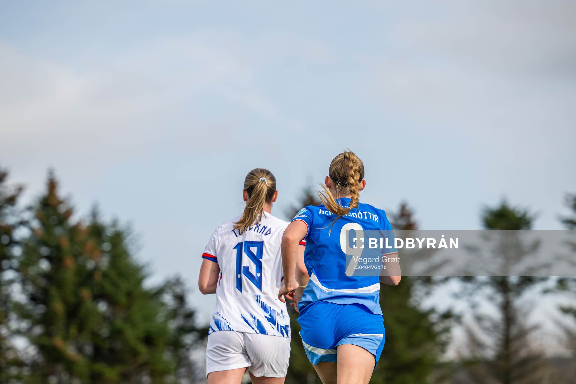 Elisabeth Terland of Norway and Sædis Run Heidarsdottir of