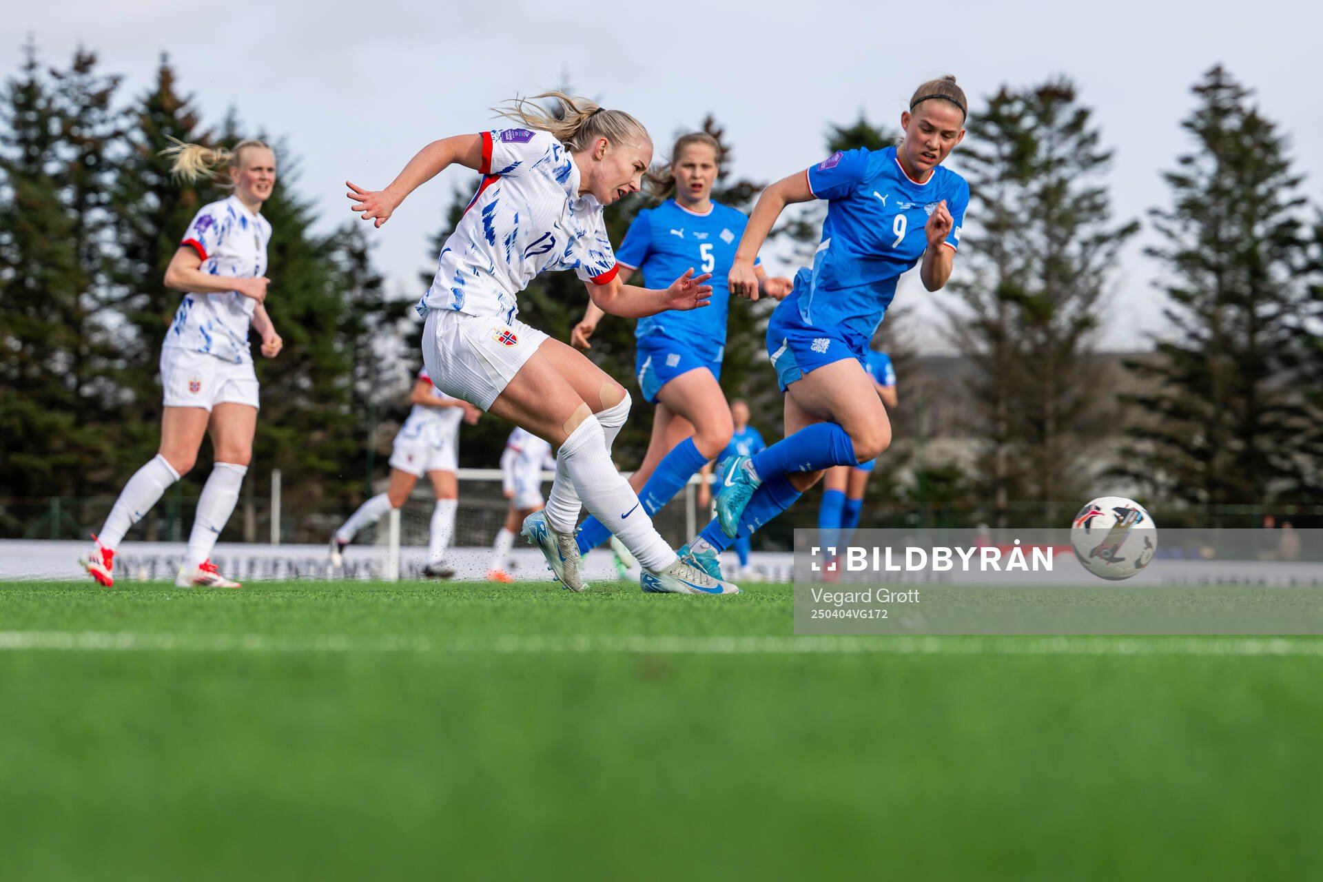 Thea Bjelde of Norway and Sædis Run Heidarsdottir of