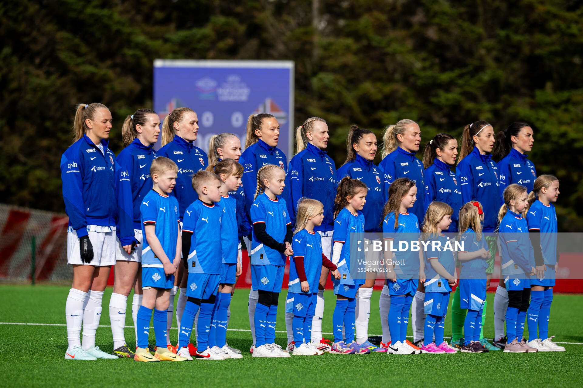 Synne Sofie Kinden Jensen, Karina Sævik, Tuva Hansen, goalkeeper Cecilie Fiskerstrand, Ingrid Syrstad Engen and players of Norway line up ahead of the UEFA Women’s Nations League football match between Iceland and Norway on April 4, 2025 in Reykjavik.