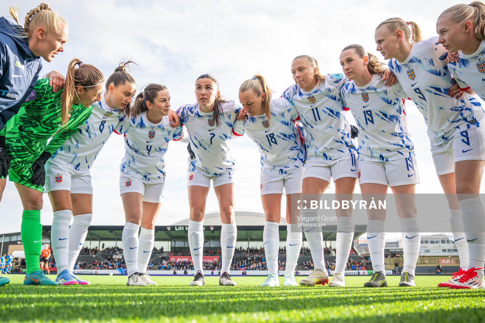 Maria Thorisdottir, goalkeeper Cecilie Fiskerstrand, Vilde