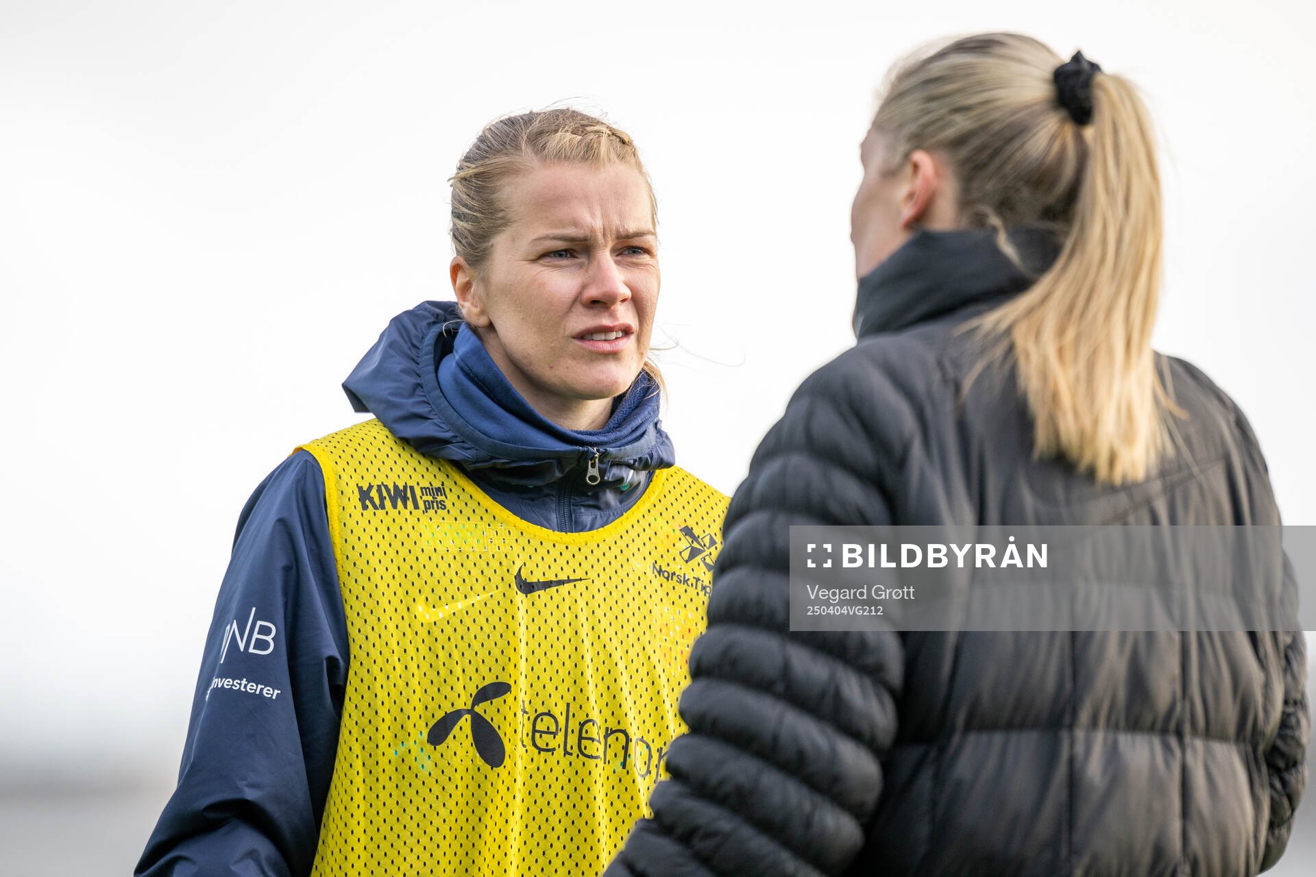 Ada Hegerberg and head coach Gemma Grainger of Norway