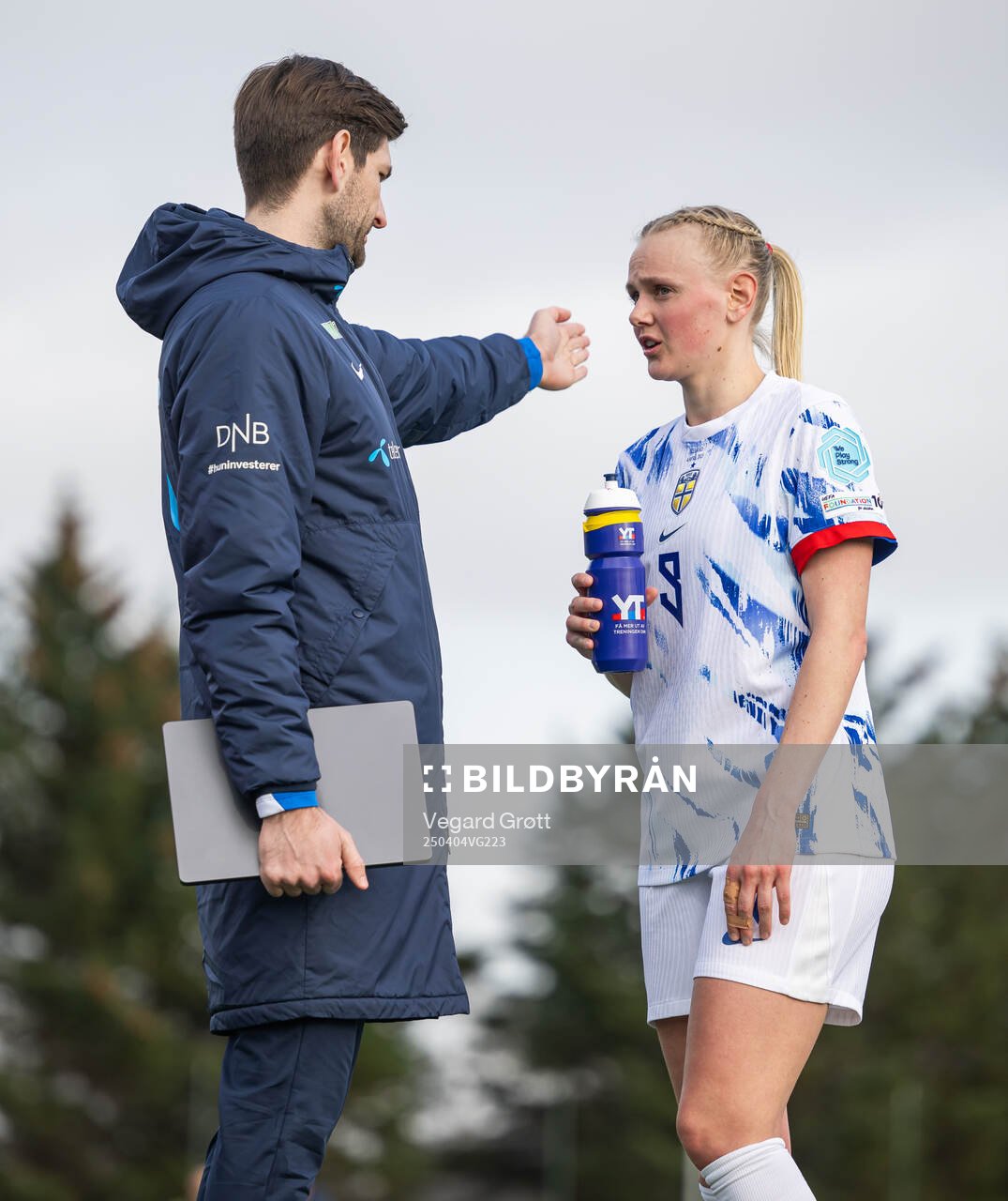 Analyst Simon Tengwall Hansen and Karina Sævik of Norway