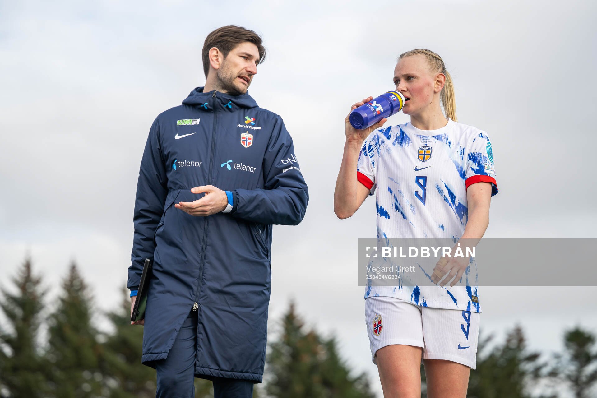 Analyst Simon Tengwall Hansen and Karina Sævik of Norway