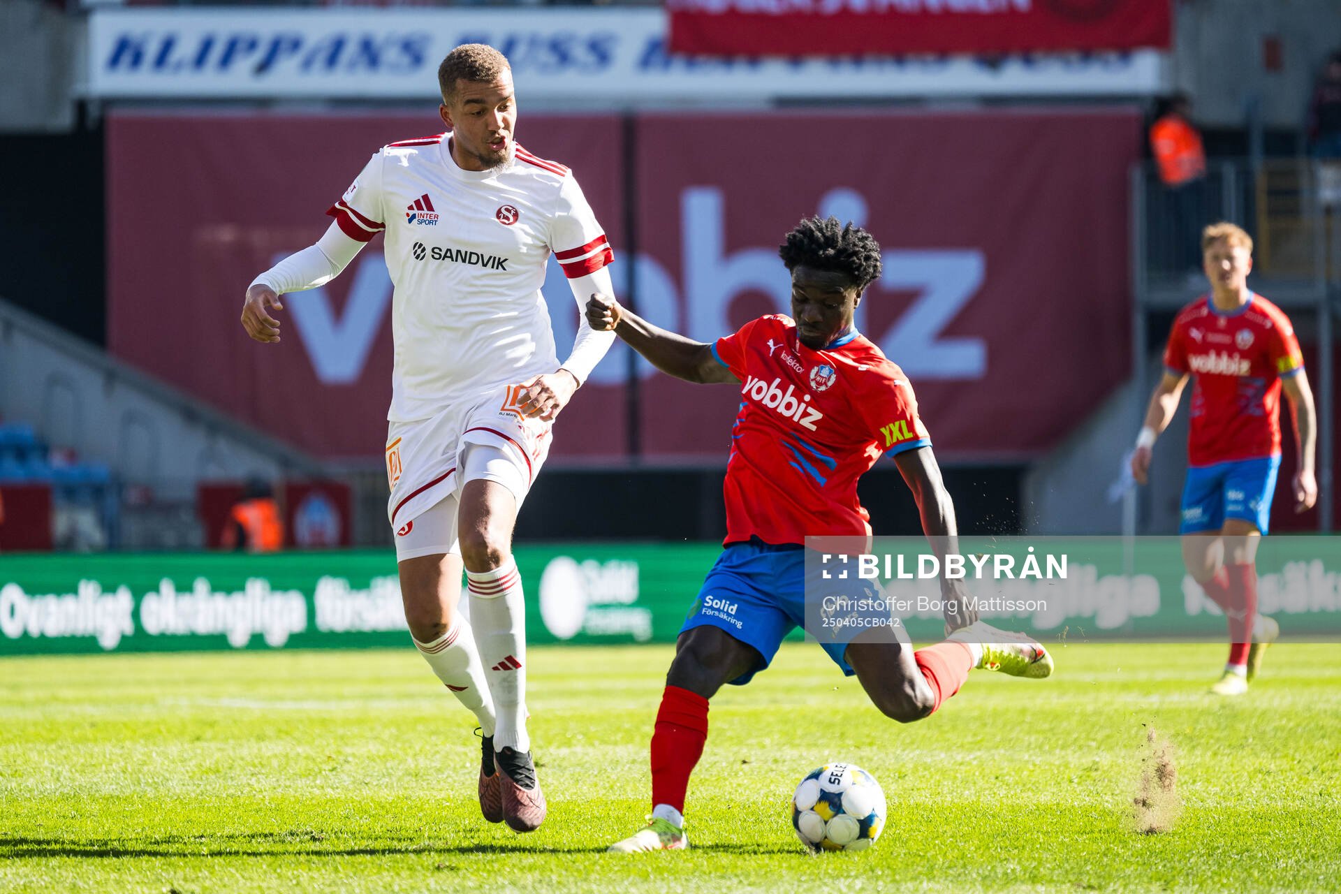 Sandvikens IFs Kim Käck Ofordu och Helsingborgs Samuel