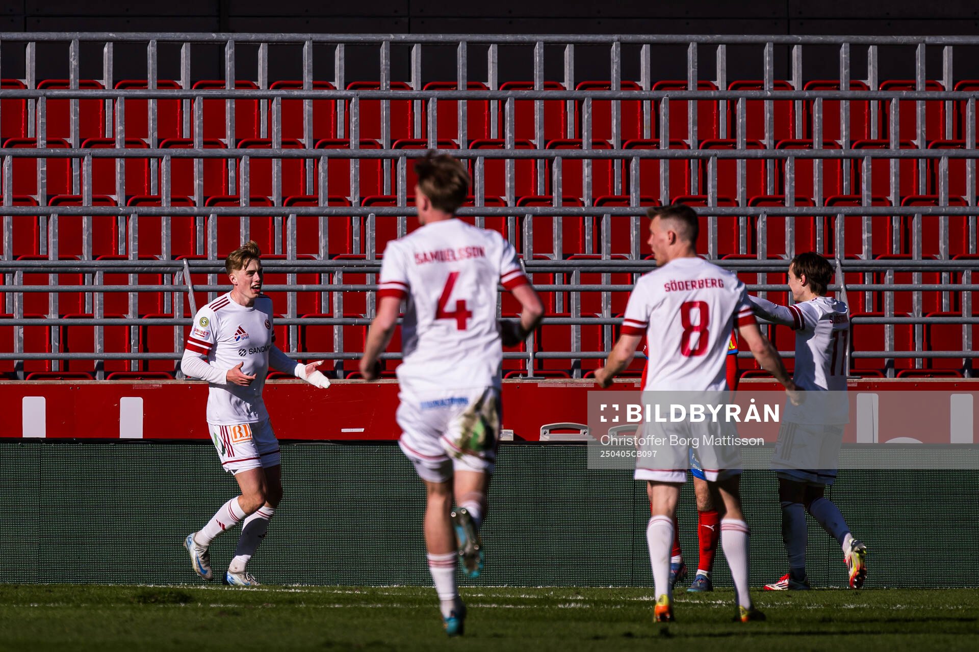 Sandvikens IFs William Thellsson jublar efter 1-2 under fotbollsmatchen i Superettan mellan Helsingborg och Sandvikens IF den 5 april 2025 i Helsingborg.