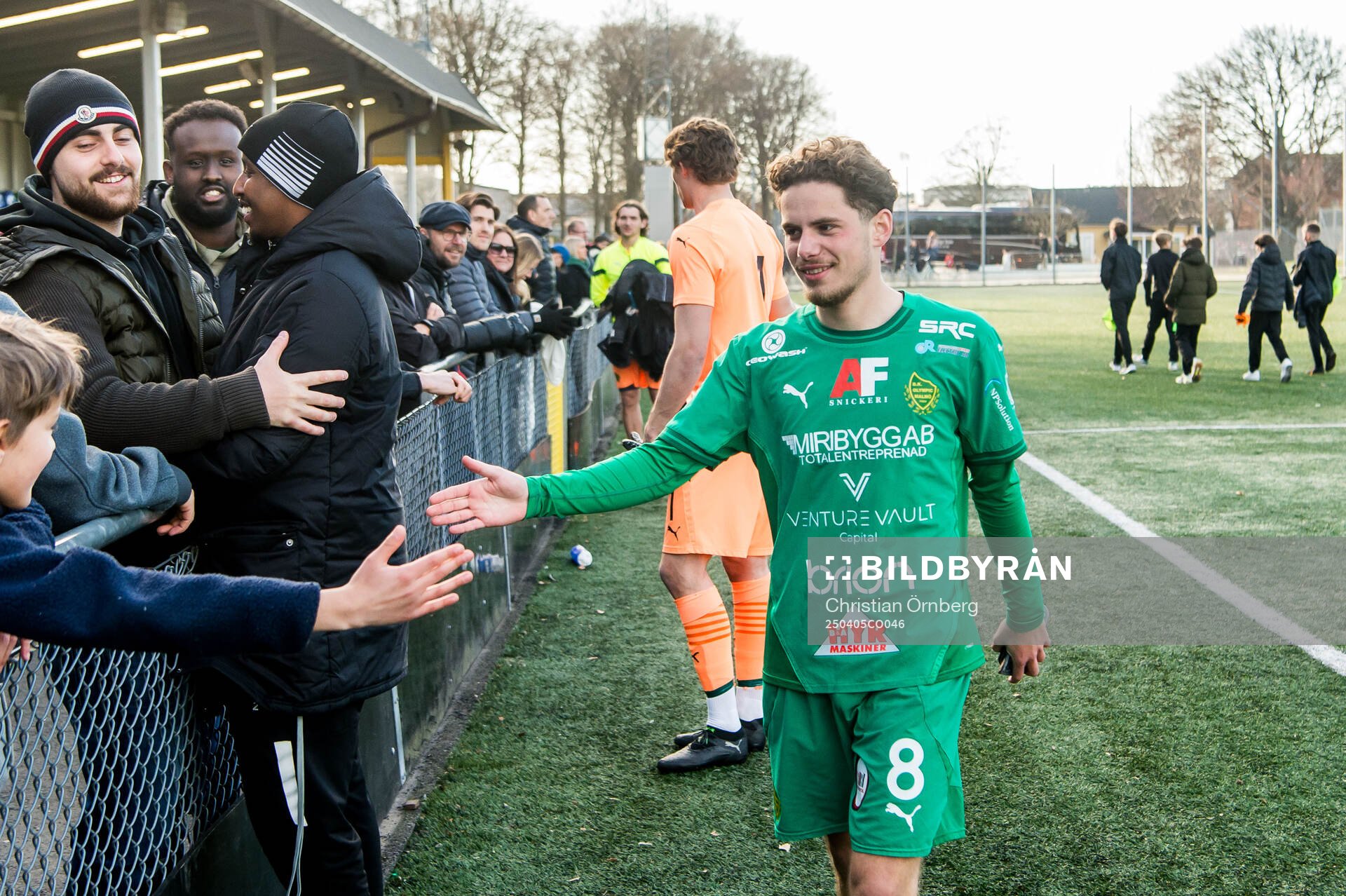 BK Olympics Adrian Zendelovski jublar och supportrar jublar