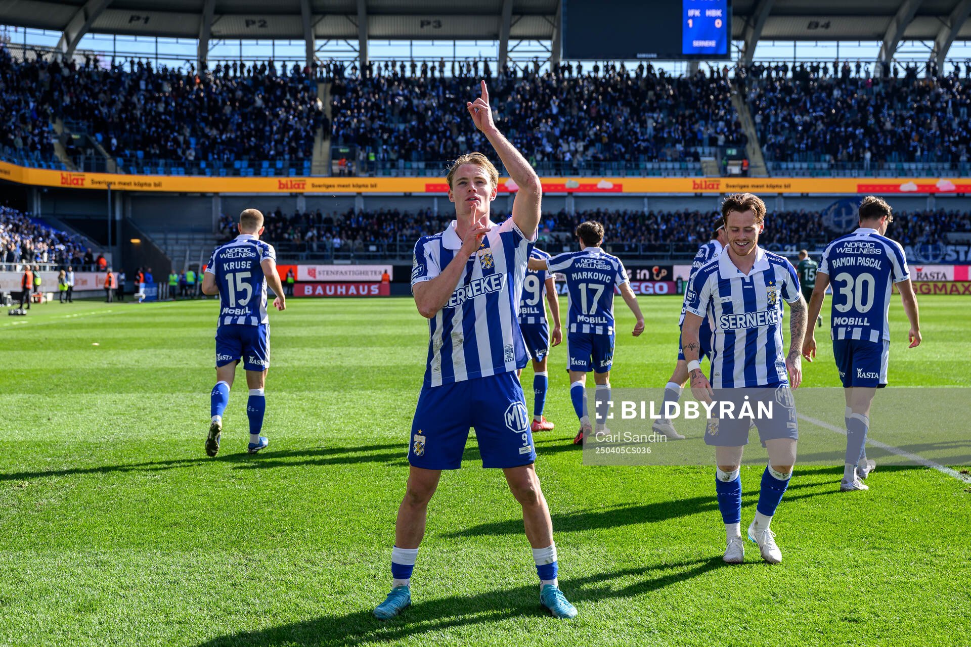 IFK Göteborgs Max Fenger jublar