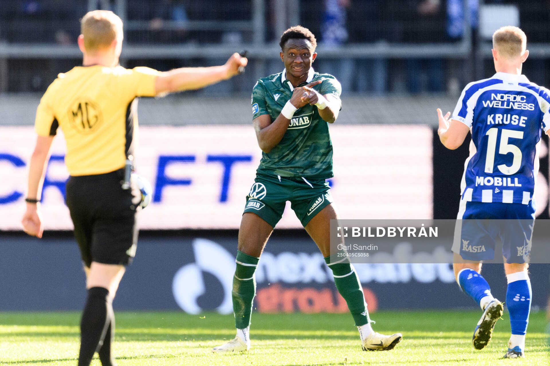 Halmstads Yannick Agnero reagerar