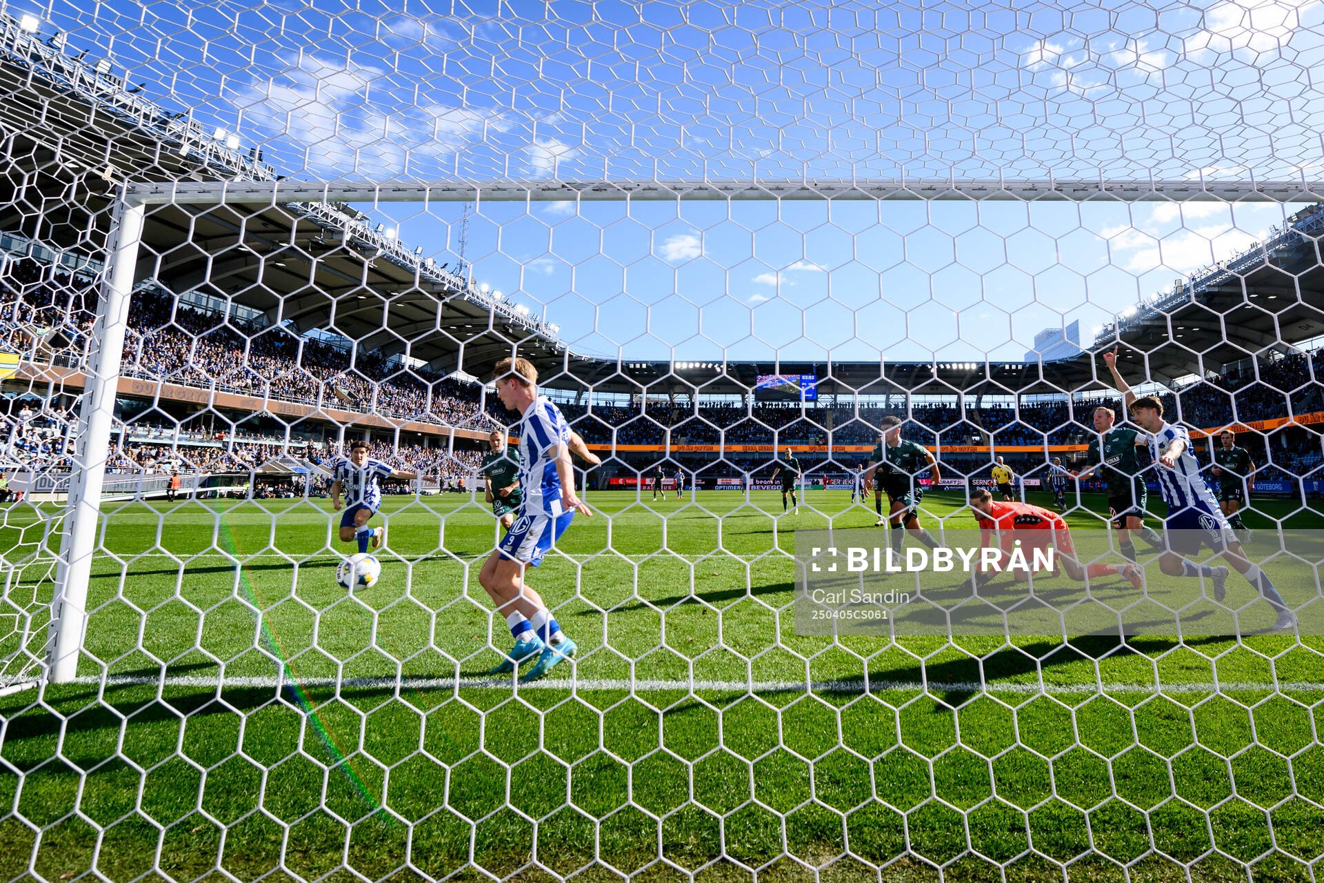 IFK Göteborgs Max Fenger gör 1-0