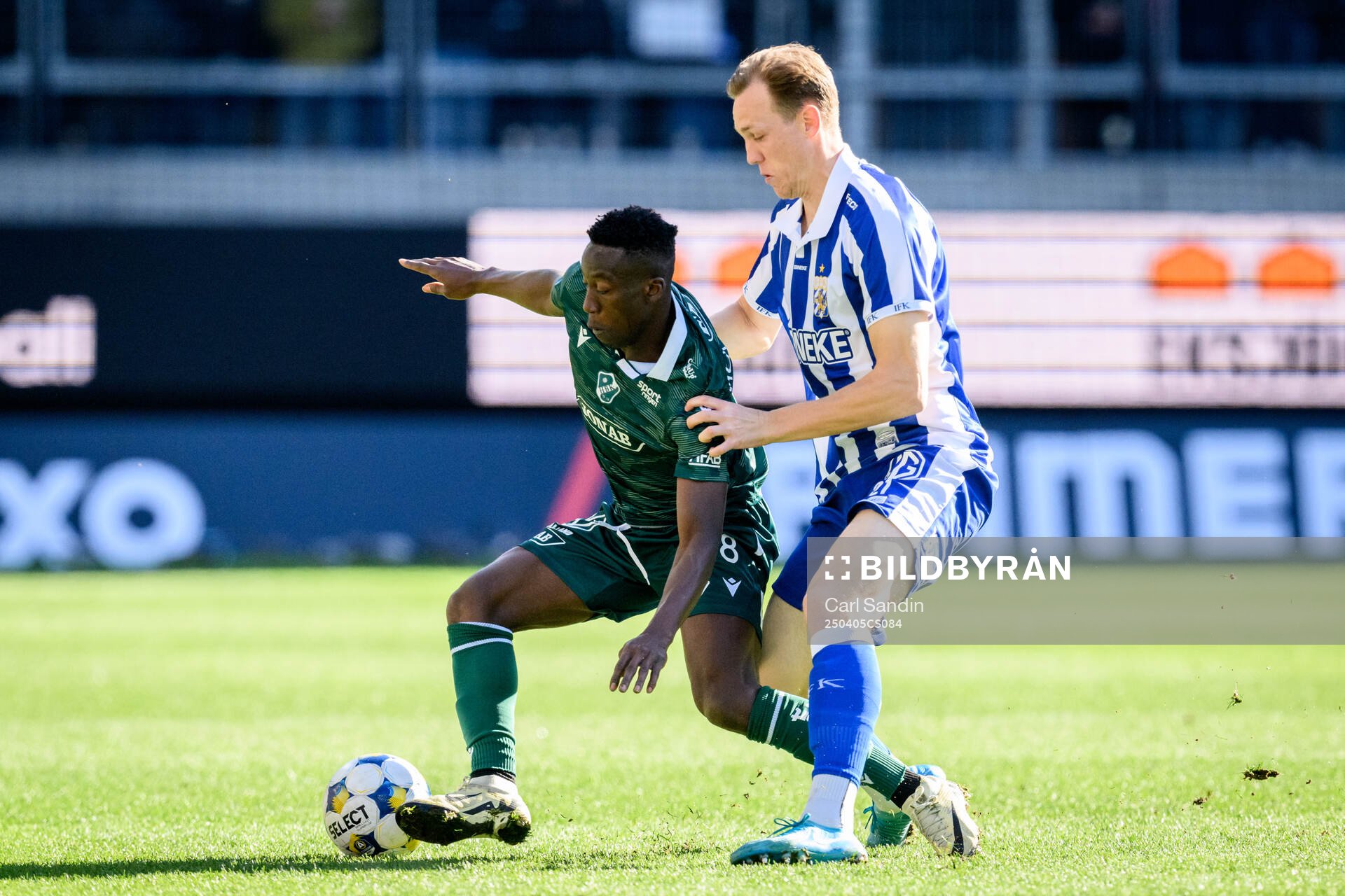 Halmstads Naeem Mohammed och IFK Göteborgs Adam Carlén