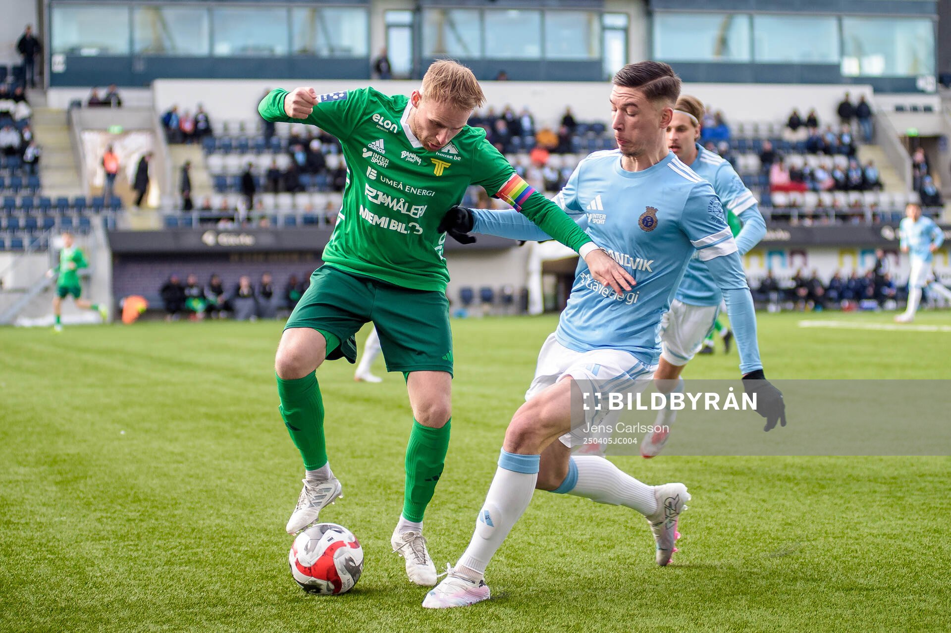 Team TGs Philip Näslund och Gefles Alem Nezirevic under fotbollsmatchen i Ettan norra mellan Gefle och Team TG den 5 april 2025 i Gävle.