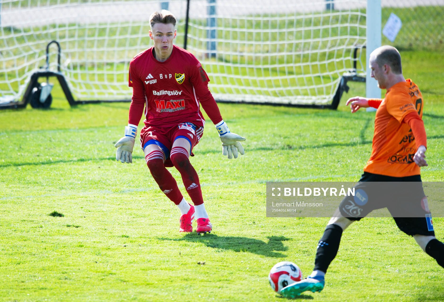 Karlskronas Victor Andersson rullar in ett av sina två