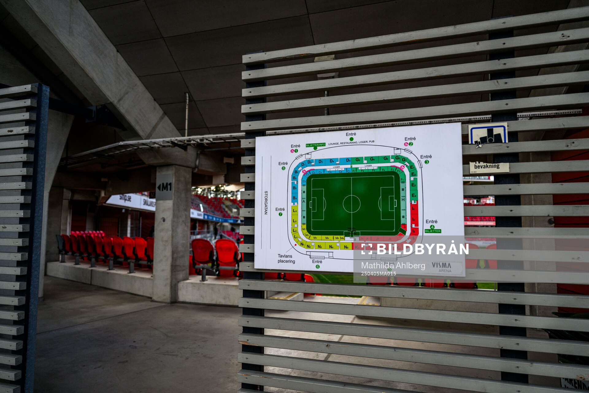 Interiör av Visma Arena inför fotbollsmatchen i Allsvenskan mellan Öster och Häcken den 5 april 2025 i Växjö. 