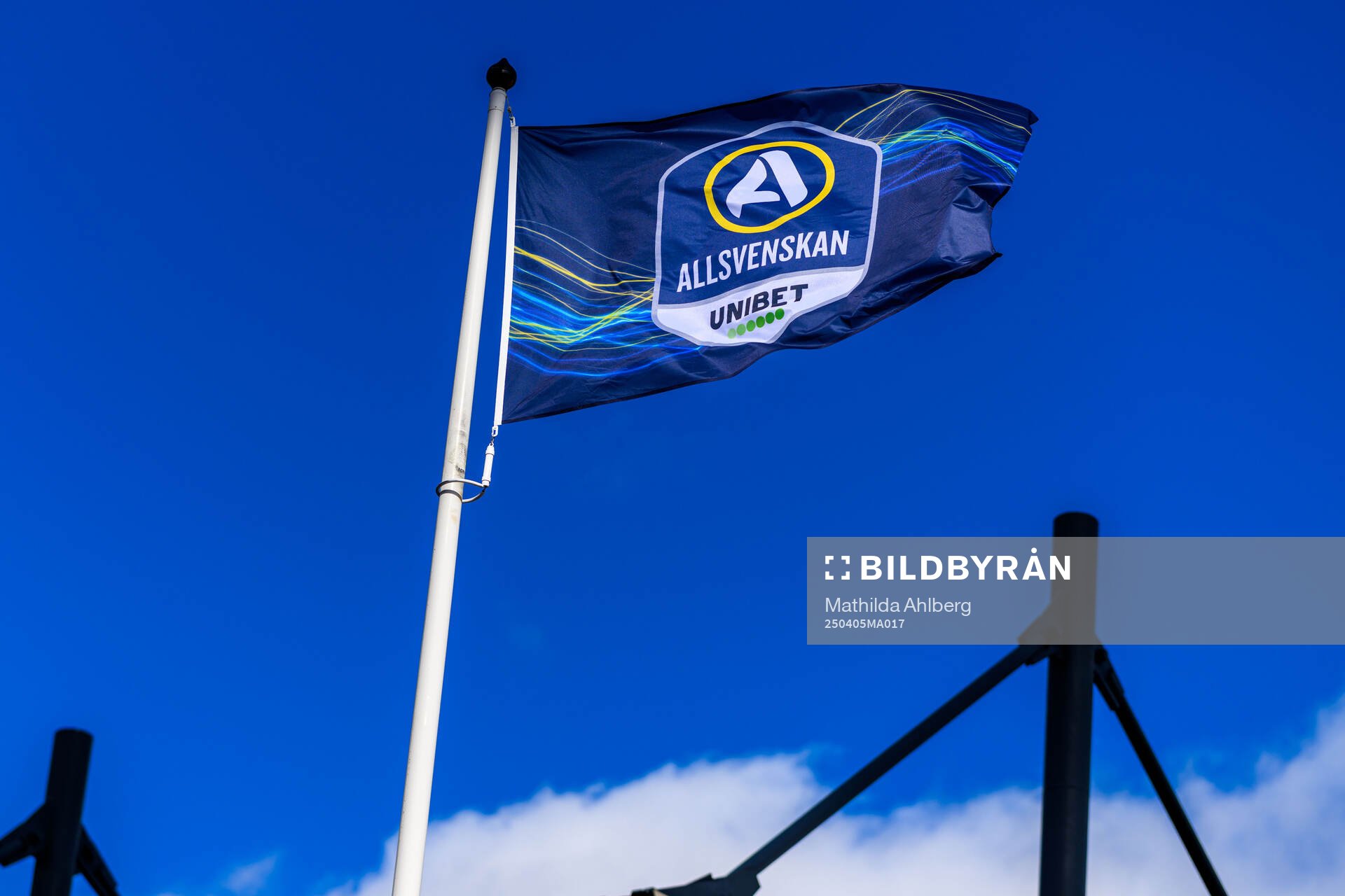 Flagga med Allsvenskans logotyp inför fotbollsmatchen i Allsvenskan mellan Öster och Häcken den 5 april 2025 i Växjö. 