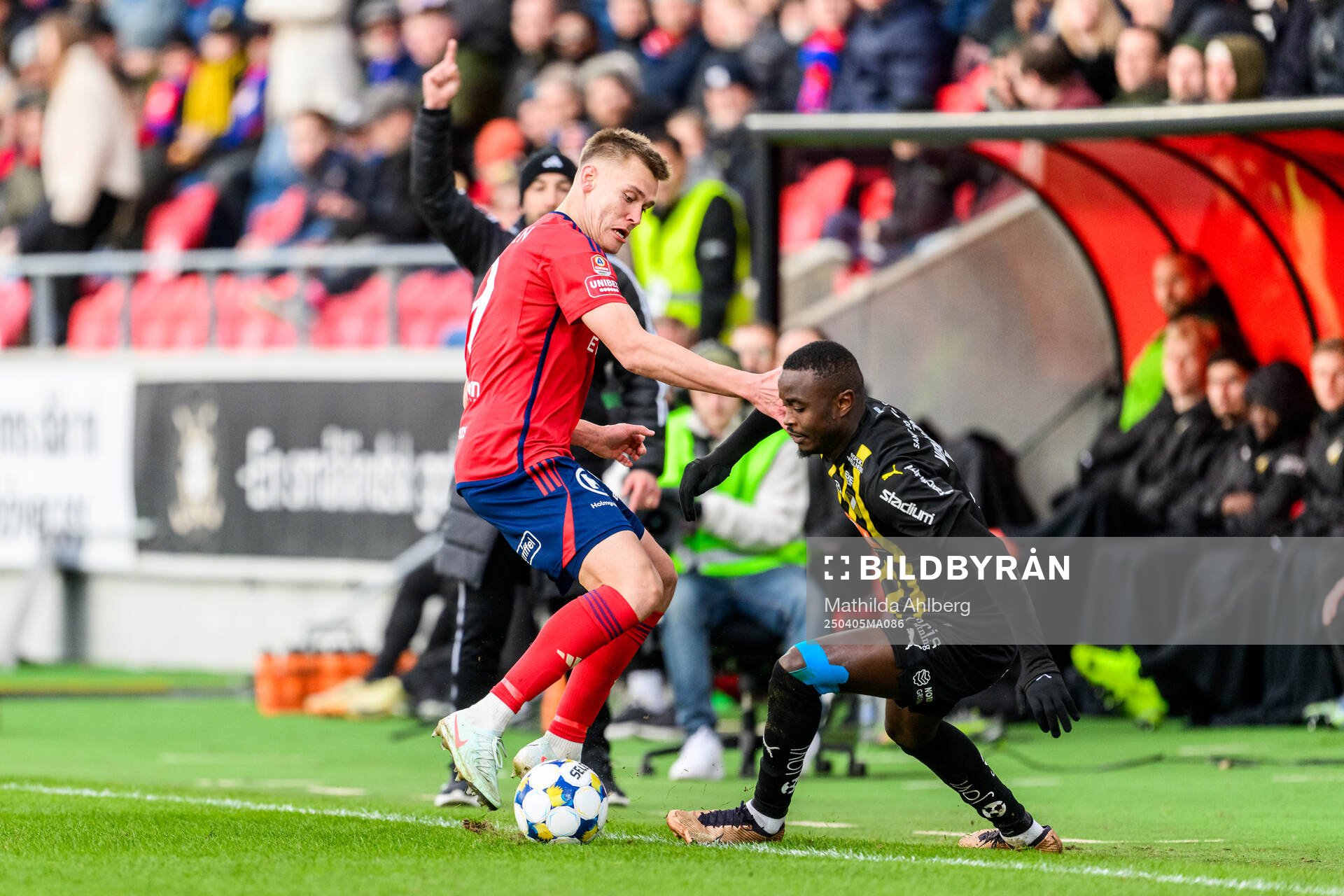 Östers Matias Tamminen och Häckens Brice Wembangomo