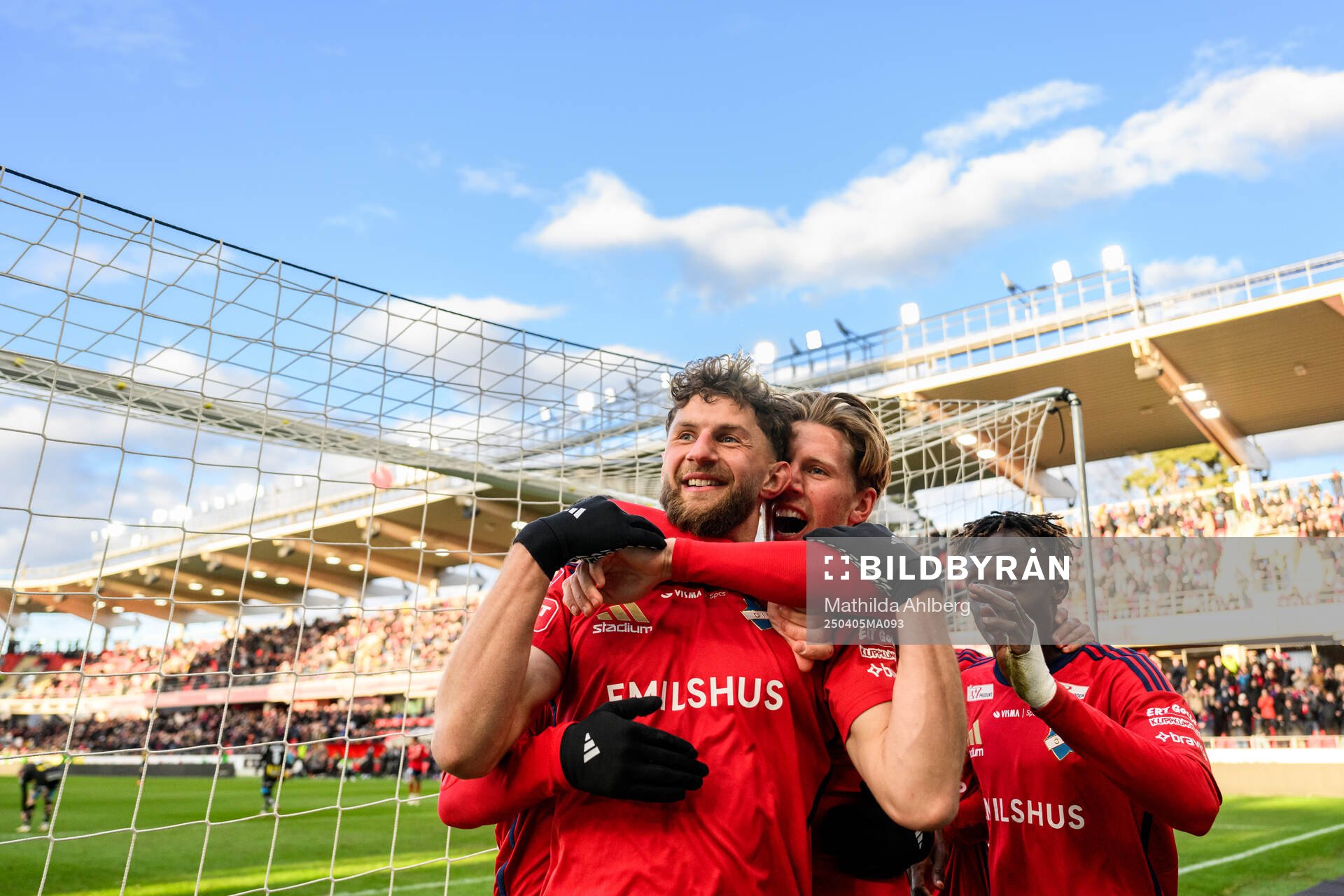 Östers Alibek Aliev och Noah Söderberg jublar