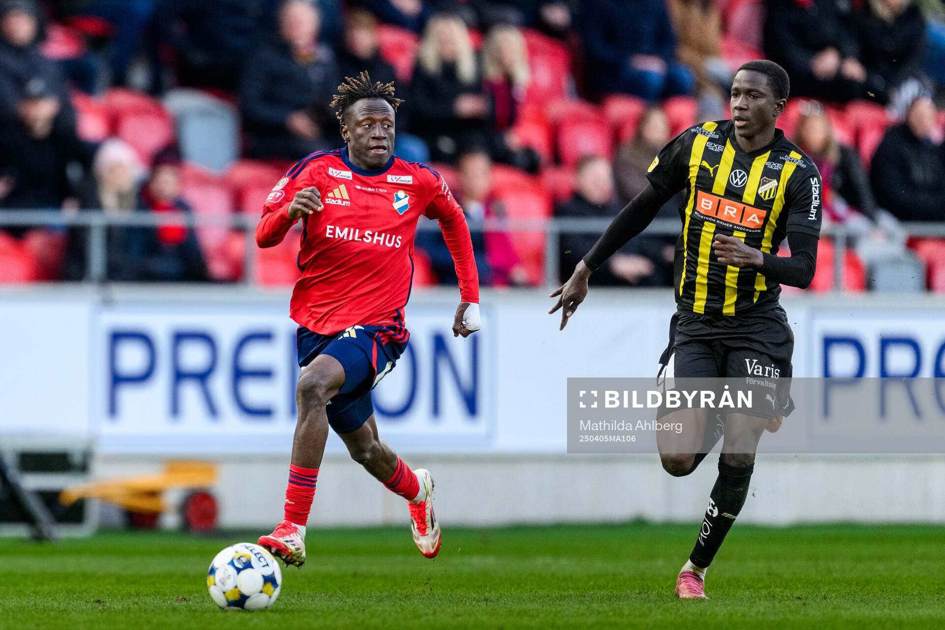 Östers Youssoupha Sanyang och Häckens Abdoulaye Faye