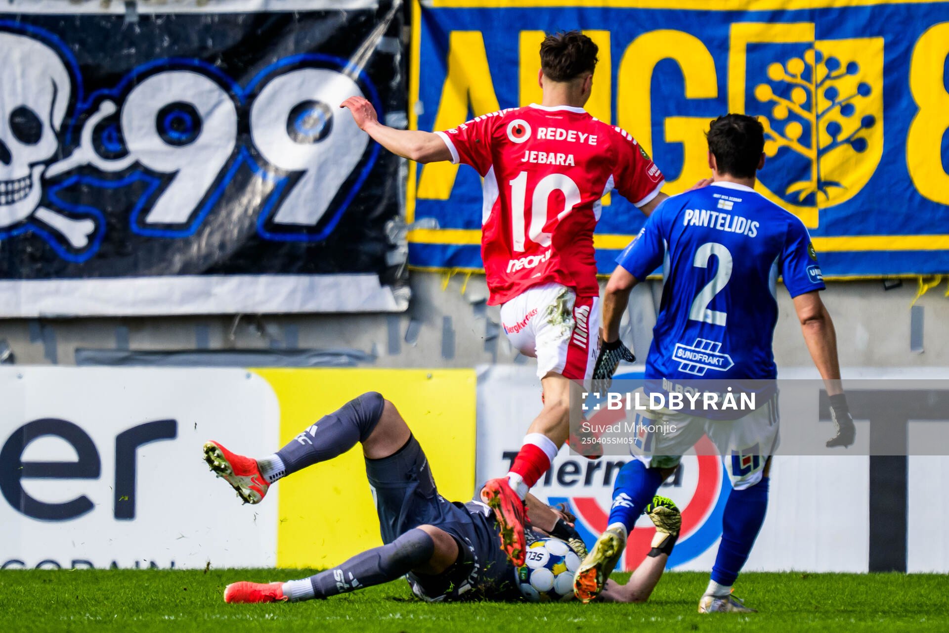 GIF Sundsvalls målvakt Jonas Olsson och Kalmars Camil