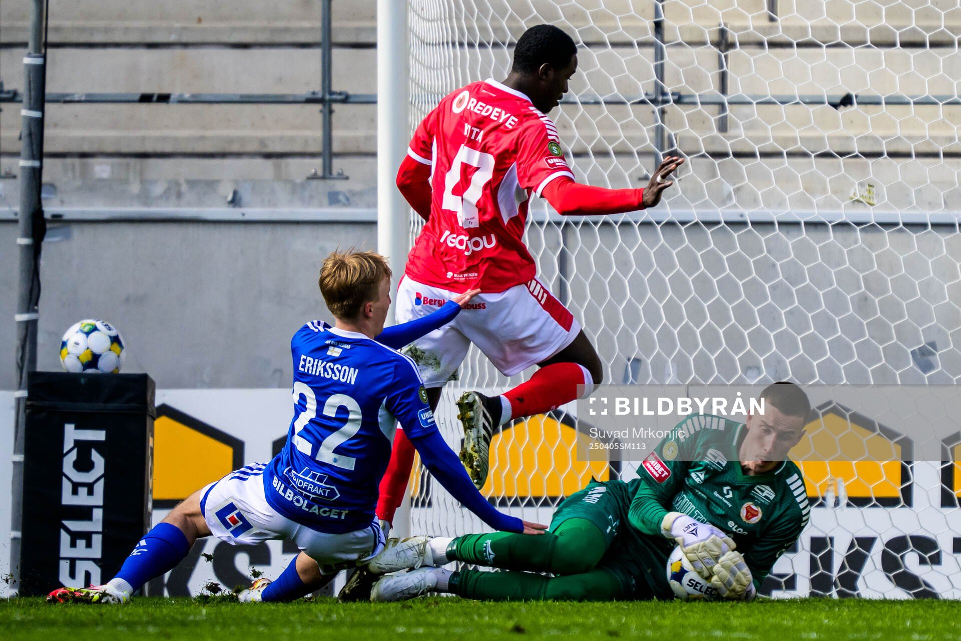 GIF Sundsvalls Mille Eriksson och Kalmars Aboubacar Keita