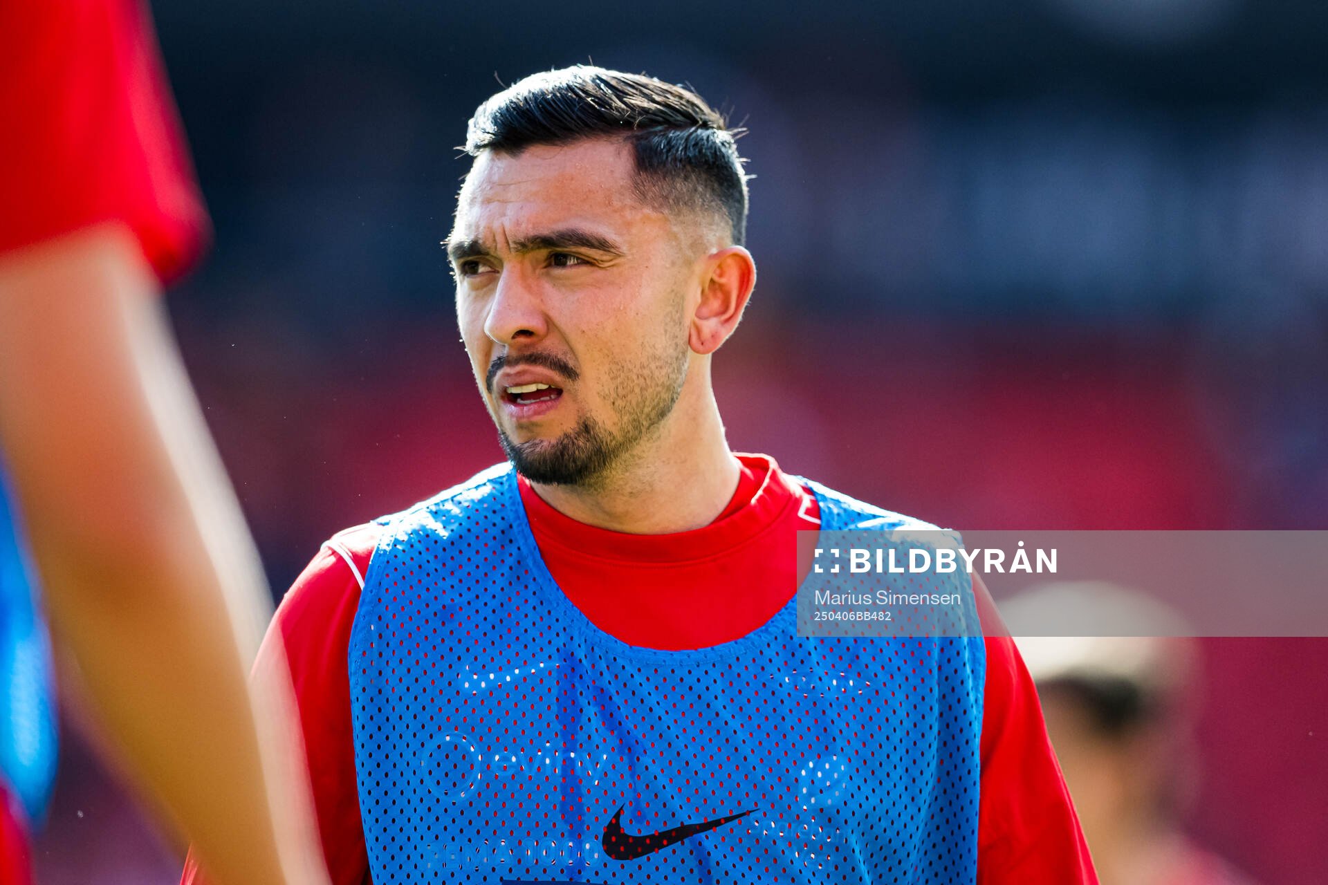 Niklas Castro of Brann warms up