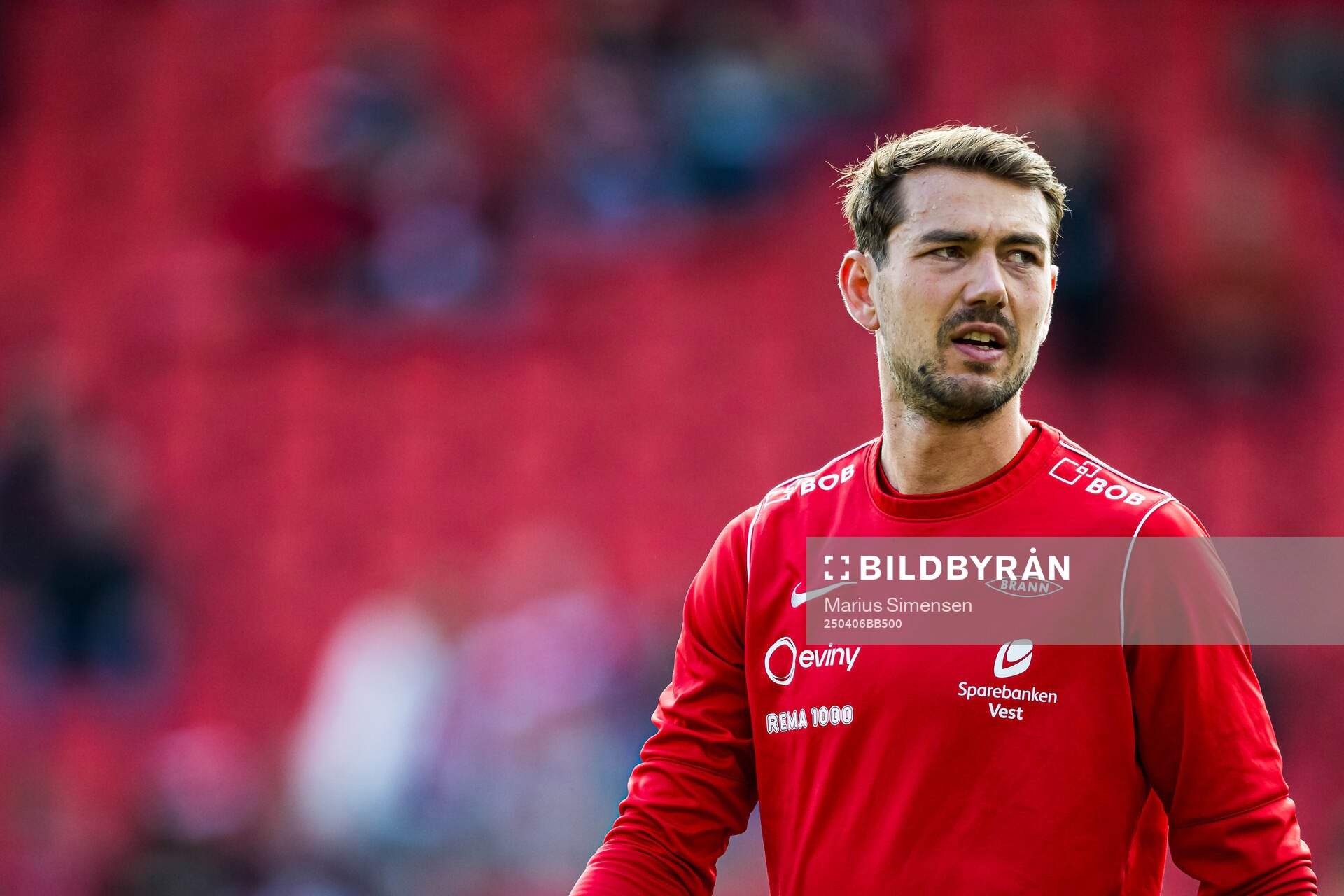 Fredrik Pallesen Knudsen of Brann warms up