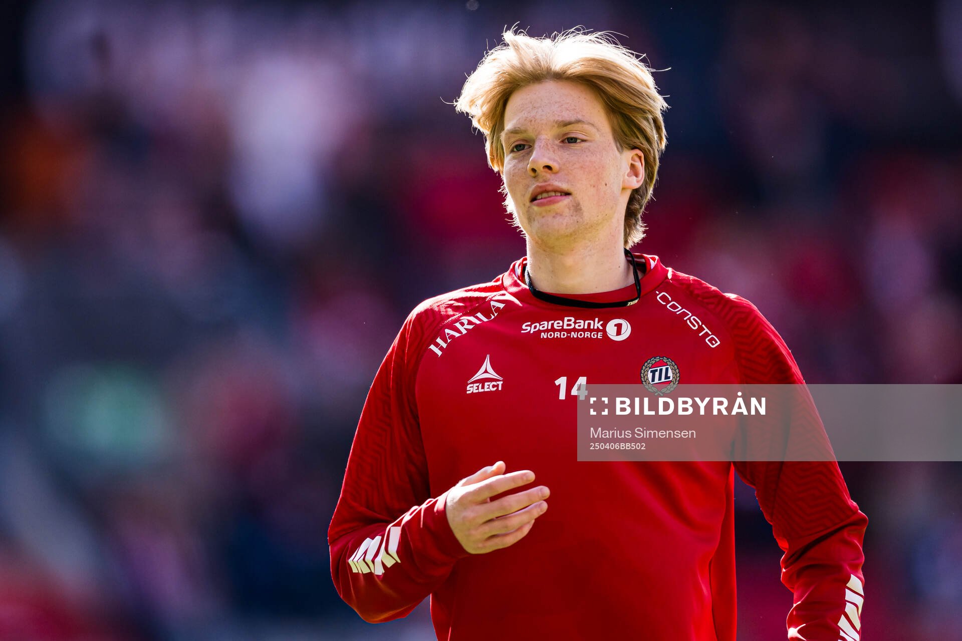 Sigurd Jacobsen Prestmo of Tromsø warms up
