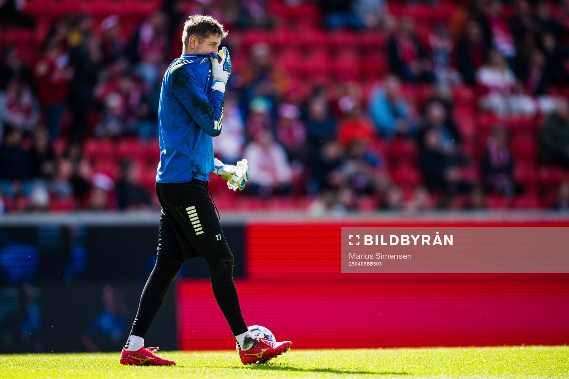 Ole Kristian Gjefle Lauvli of Tromsø warms up