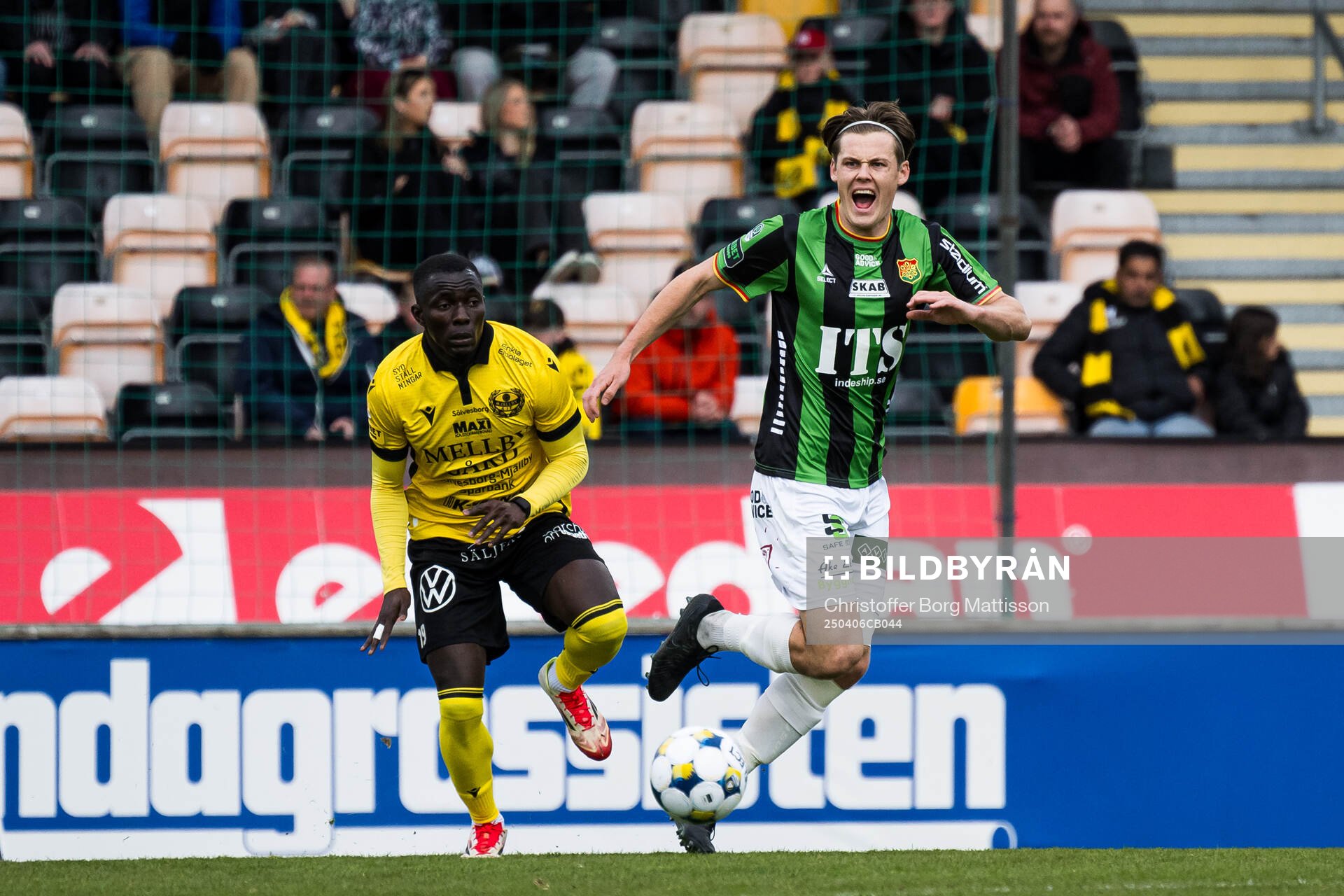 Mjällbys Abdoulie Manneh och GAISs Axel Henriksson