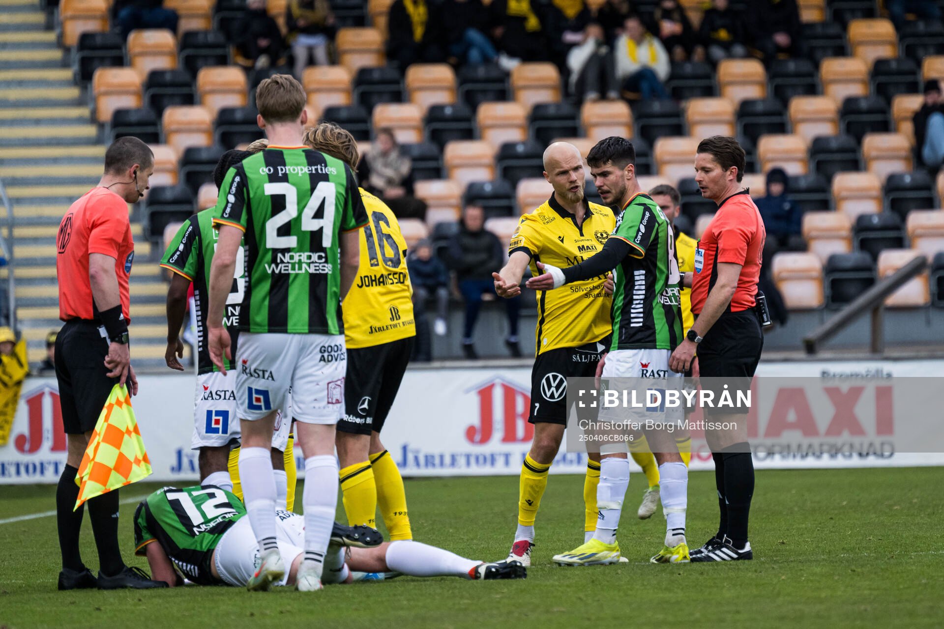 GAISs Robin Frej och Mjällbys Viktor Gustafson