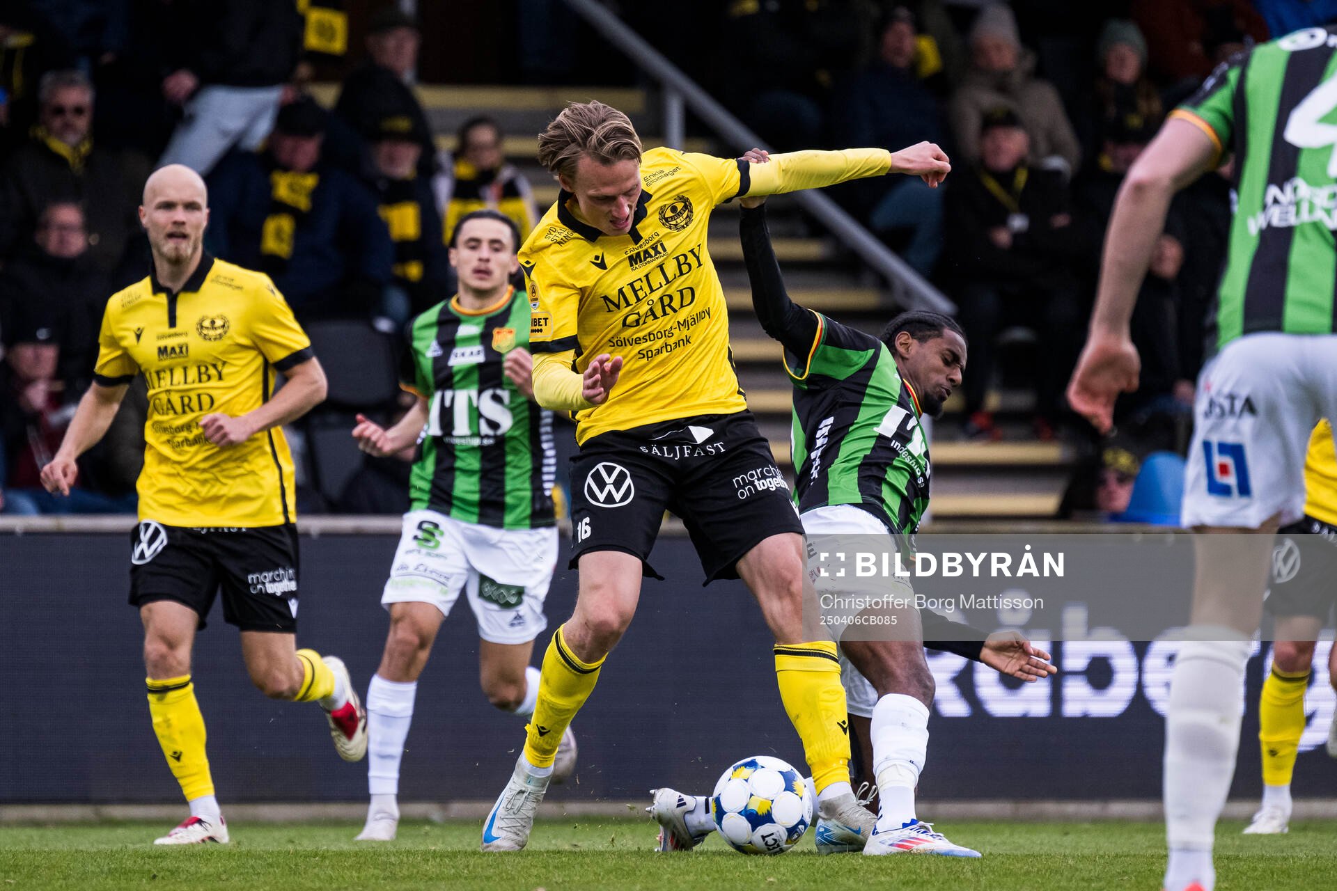Mjällbys Alexander Johansson och GAISs Harun Ibrahim