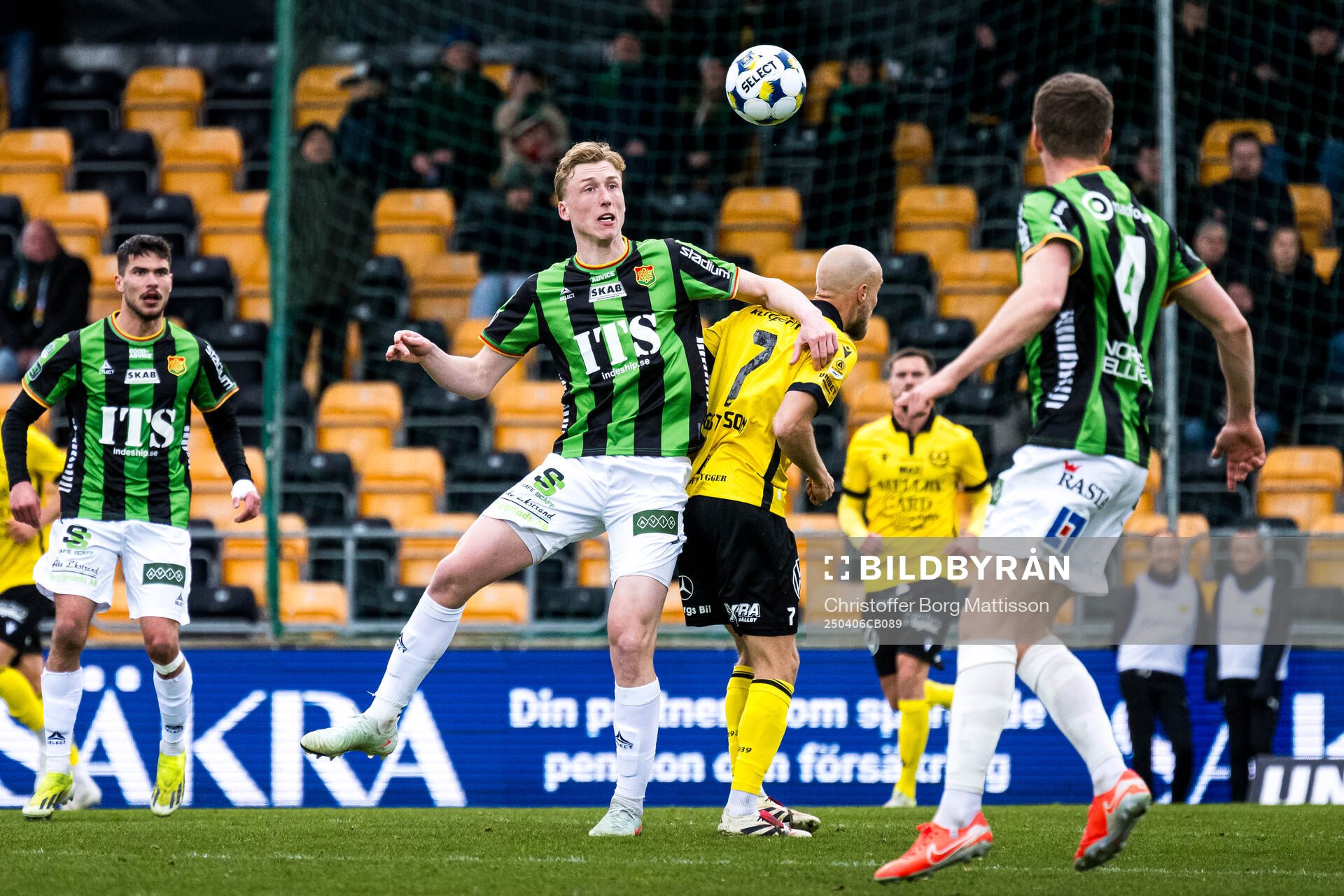 GAISs Filip Beckman under fotbollsmatchen i Allsvenskan mellan Mjällby och GAIS den 6 april 2025 i Hällevik. 
