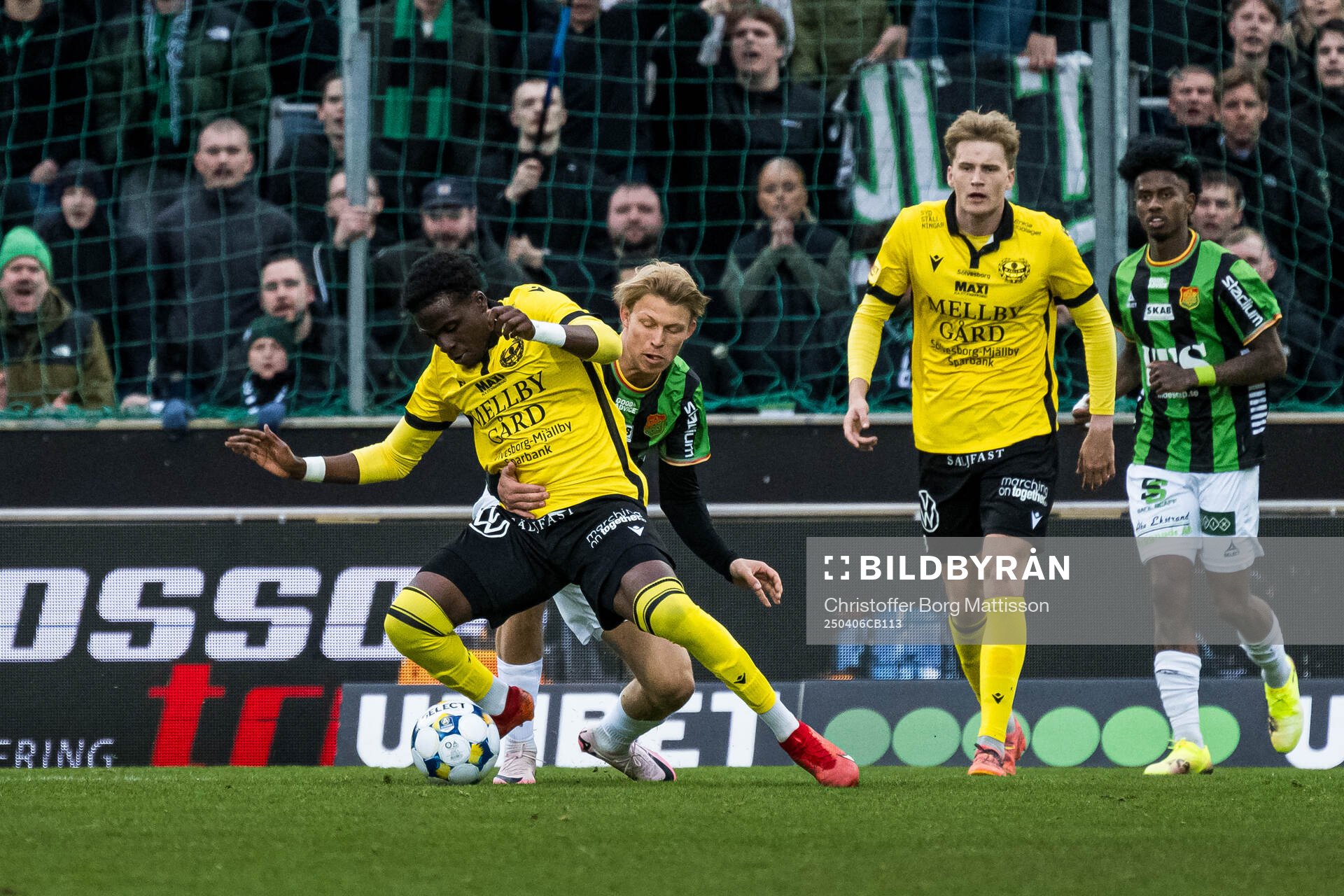Mjällbys Calvin Kabuye och GAISs Rasmus Niklasson Petrovic