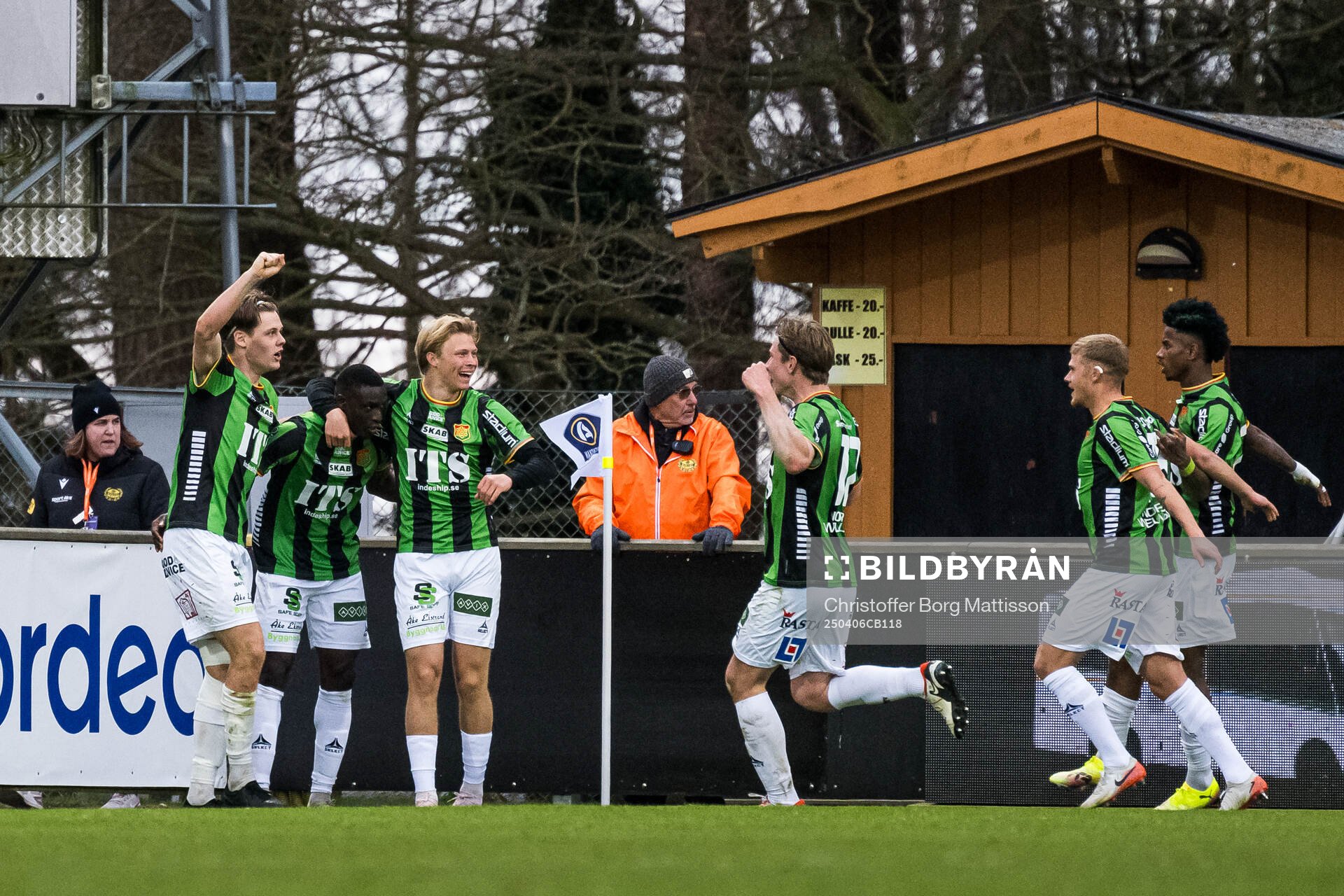 GAISs Ibrahim Diabate jublar efter 0-1 under fotbollsmatchen i Allsvenskan mellan Mjällby och GAIS den 6 april 2025 i Hällevik. 