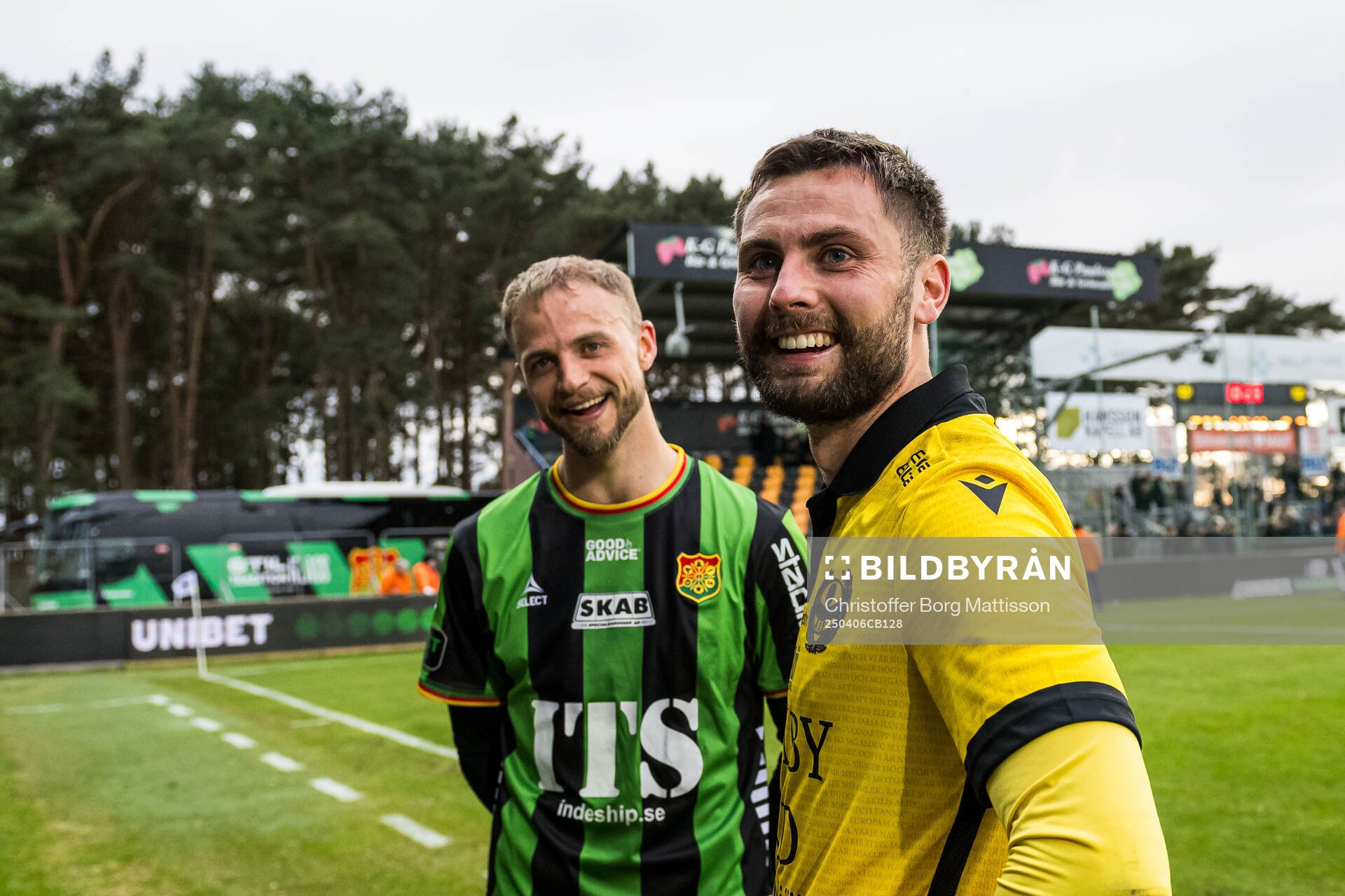 GAISs Gustav Lundgren och Mjällbys Axel Norén