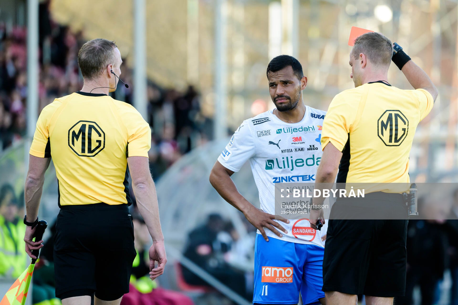 Värnamos Wenderson Oliveira do Nascimento får rött kort