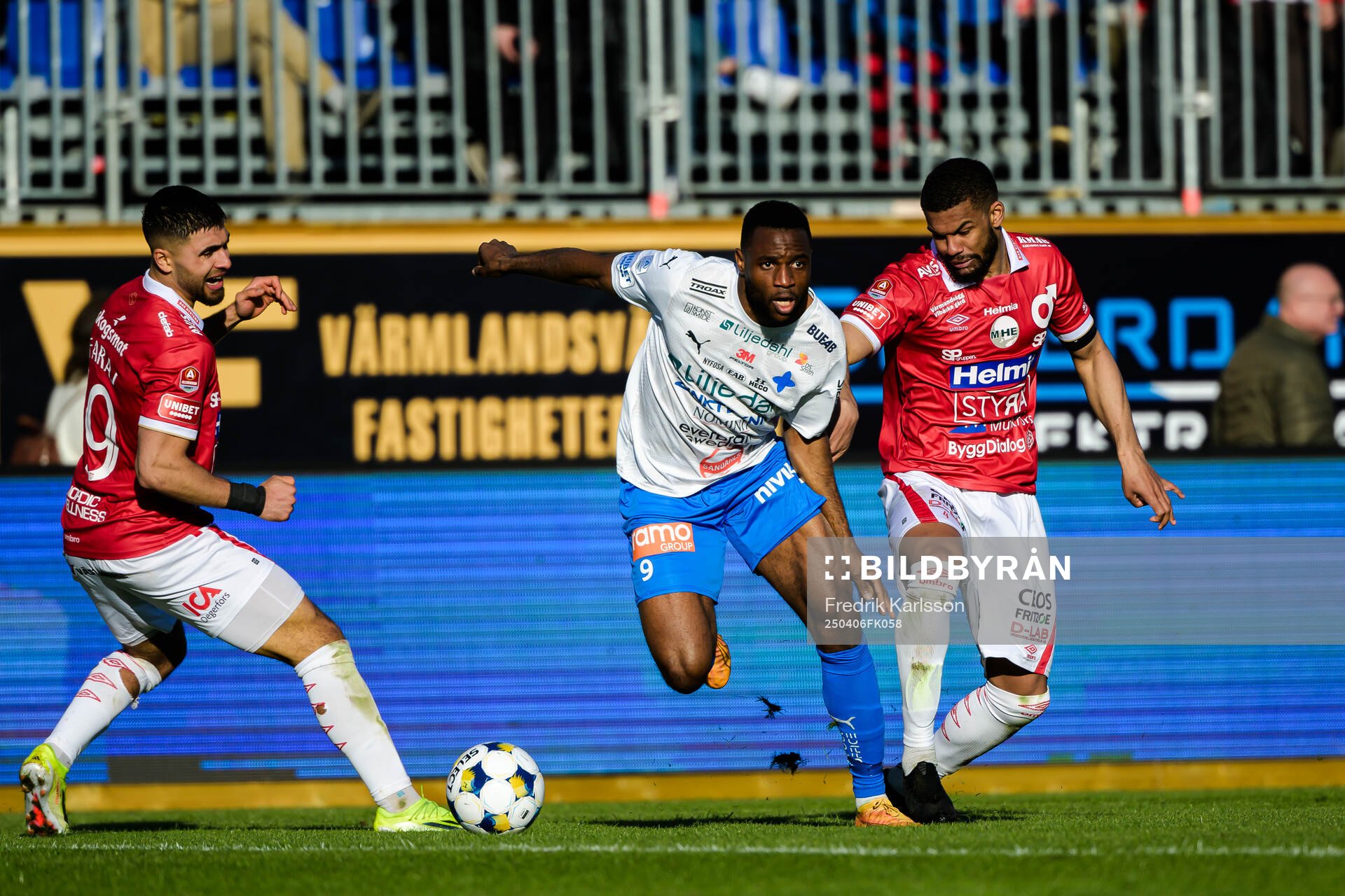 Värnamos Johnbosco Samuel Kalu och Degerfors Leon Hien