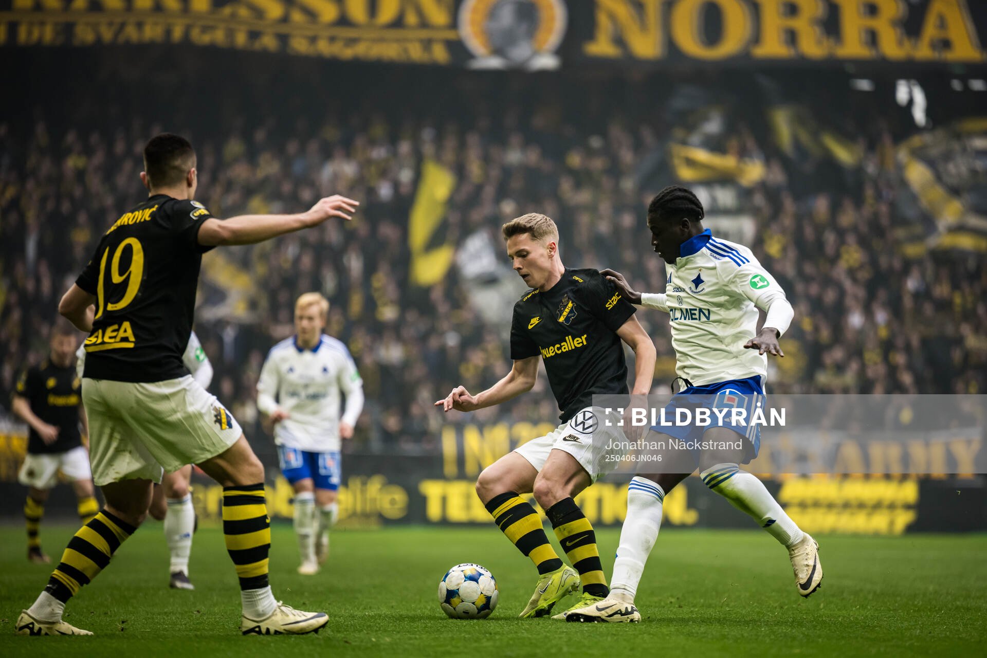 AIKs Johan Hove och IFK Norrköpings Kojo Peprah Oppong