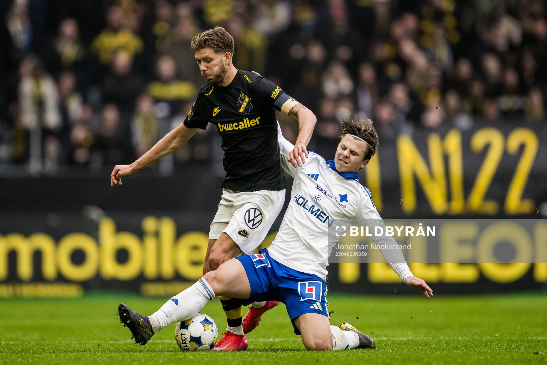 AIKs Anton Salétros och IFK Norrköpings Axel Brönner