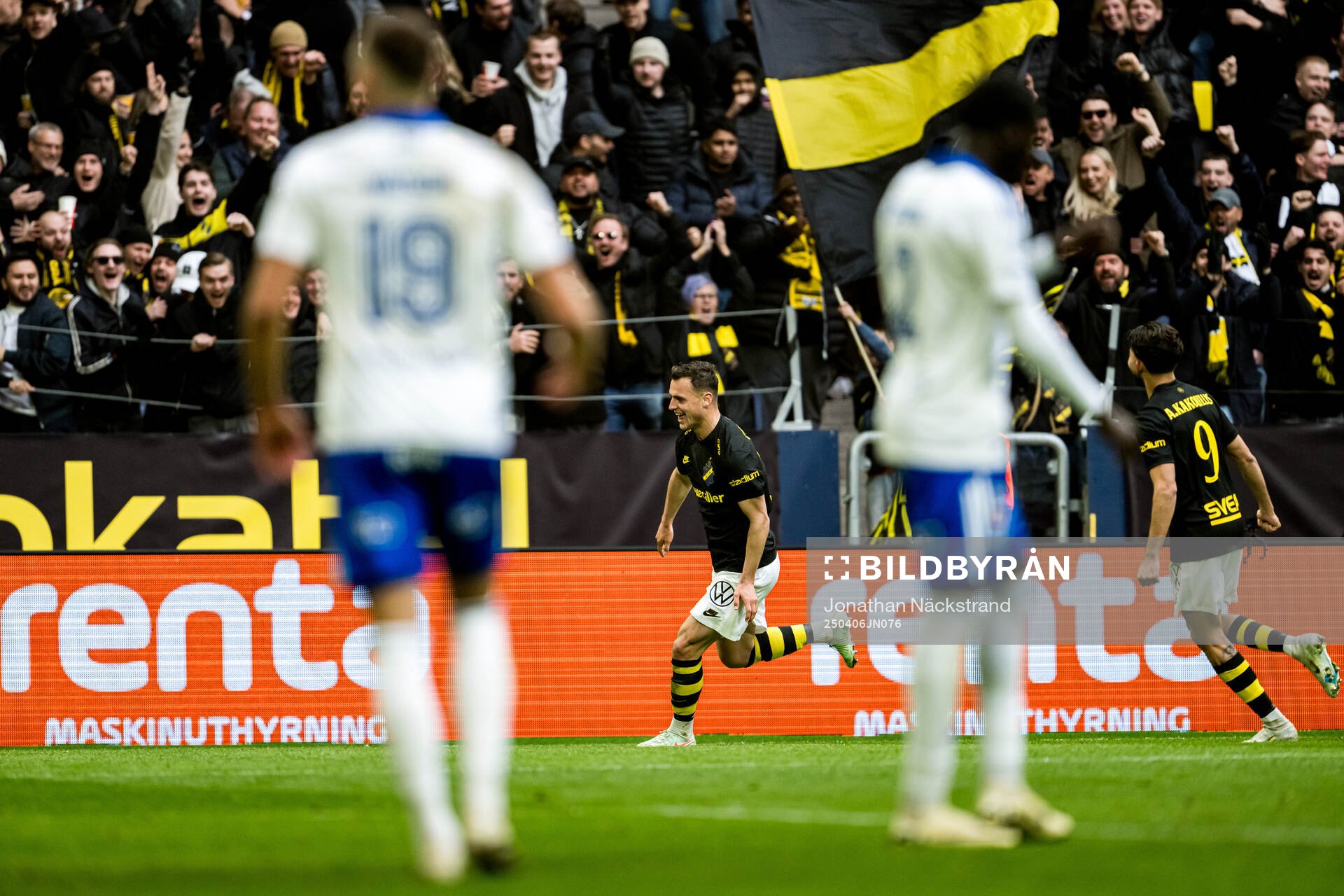 AIKs Áron Csongvai jublar efter 1-1 under fotbollsmatchen i Allsvenskan mellan AIK och IFK Norrköping den 6 april 2025 i Stockholm.