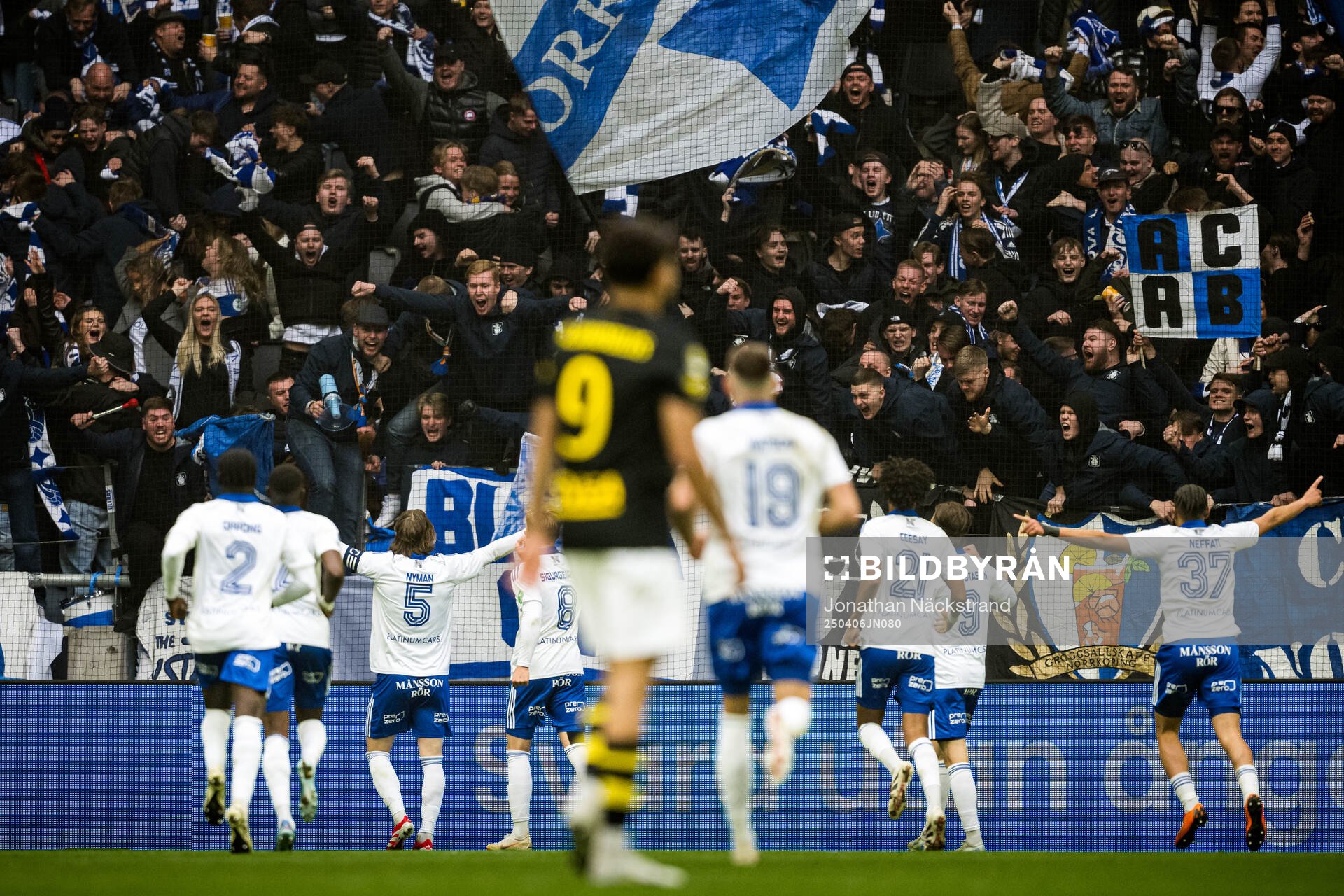 IFK Norrköpings Christoffer Nyman jublar efter 1-2 under fotbollsmatchen i Allsvenskan mellan AIK och IFK Norrköping den 6 april 2025 i Stockholm.