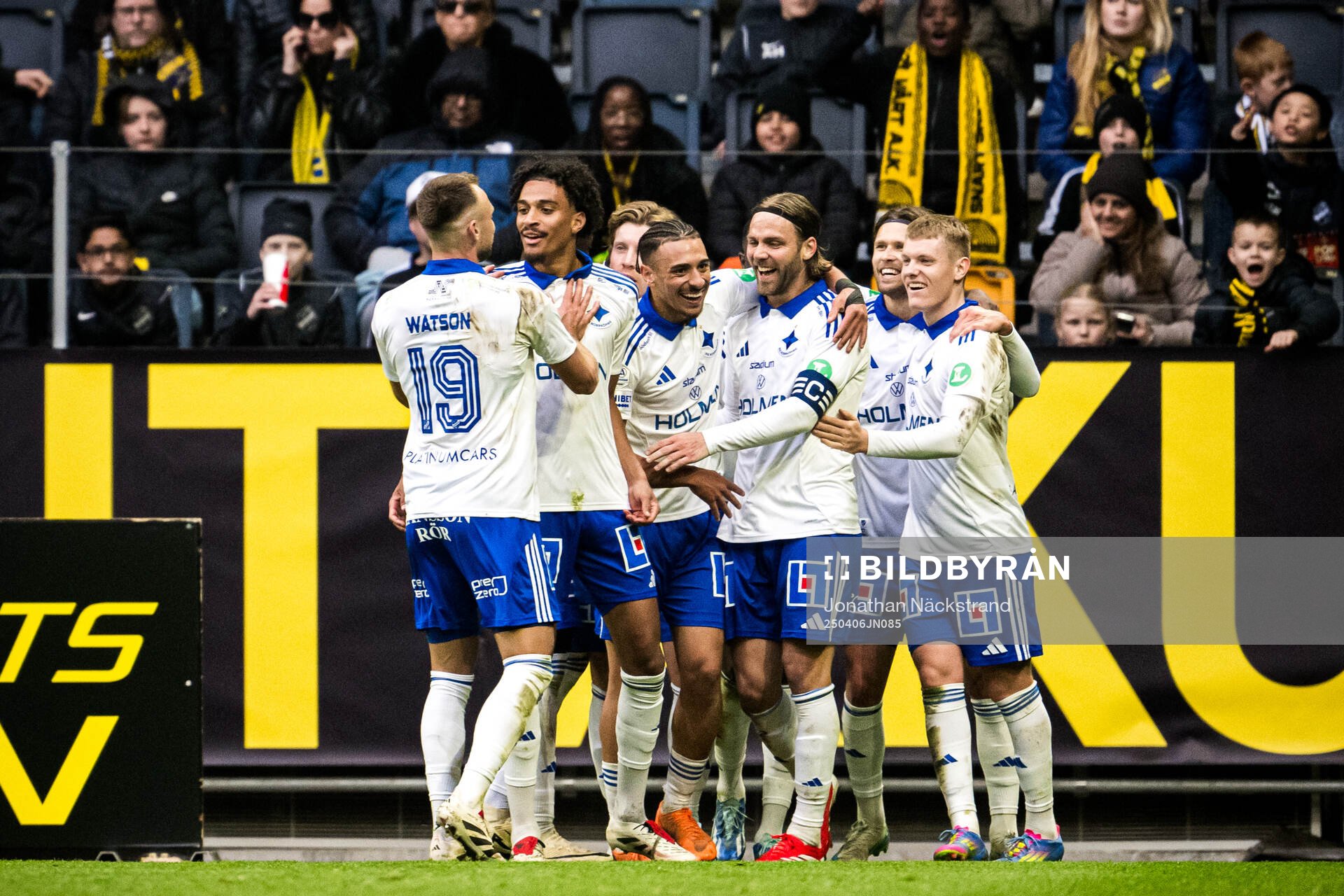 IFK Norrköpings Christoffer Nyman jublar med lagkamrater