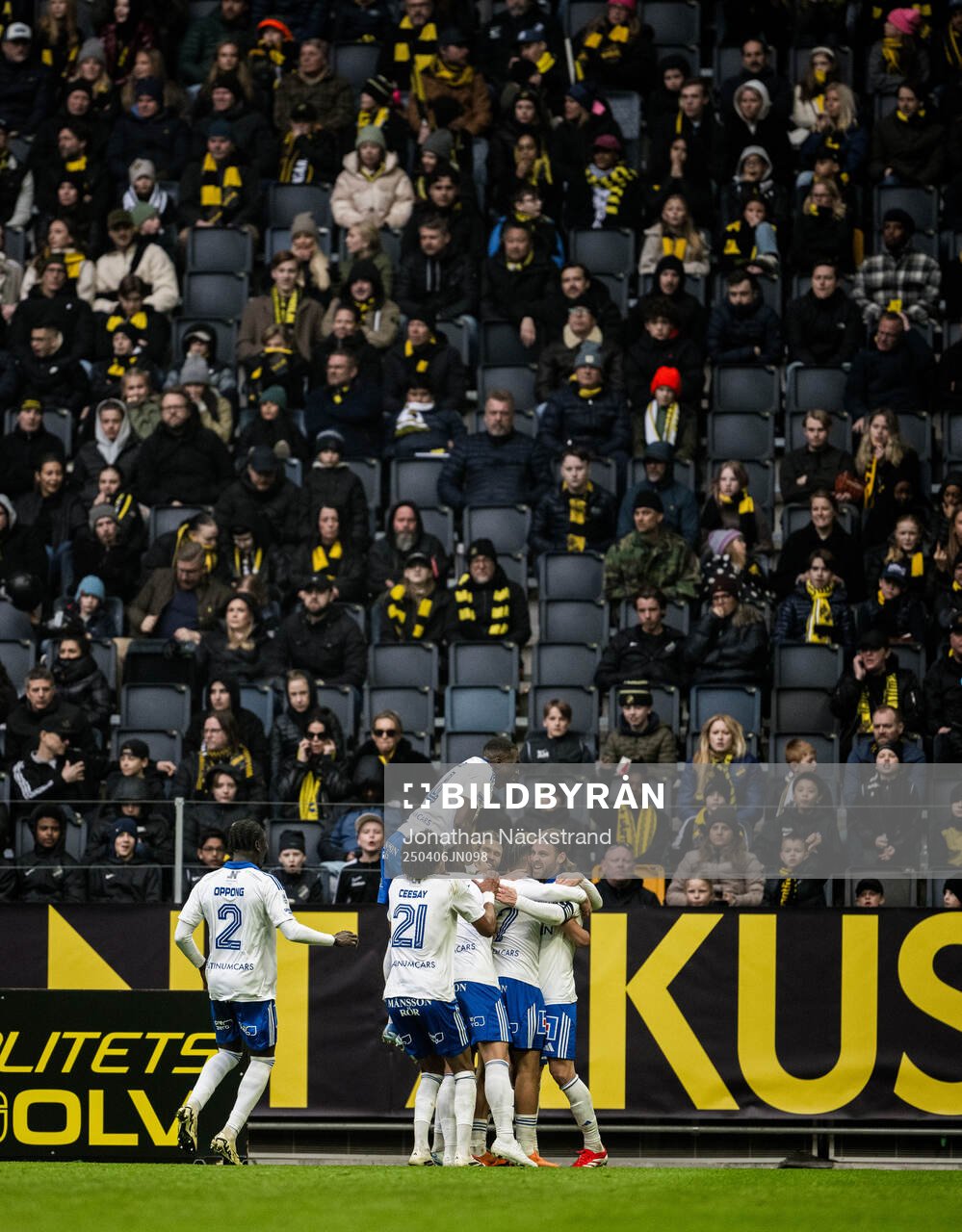 IFK Norrköpings Christoffer Nyman jublar med lagkamrater