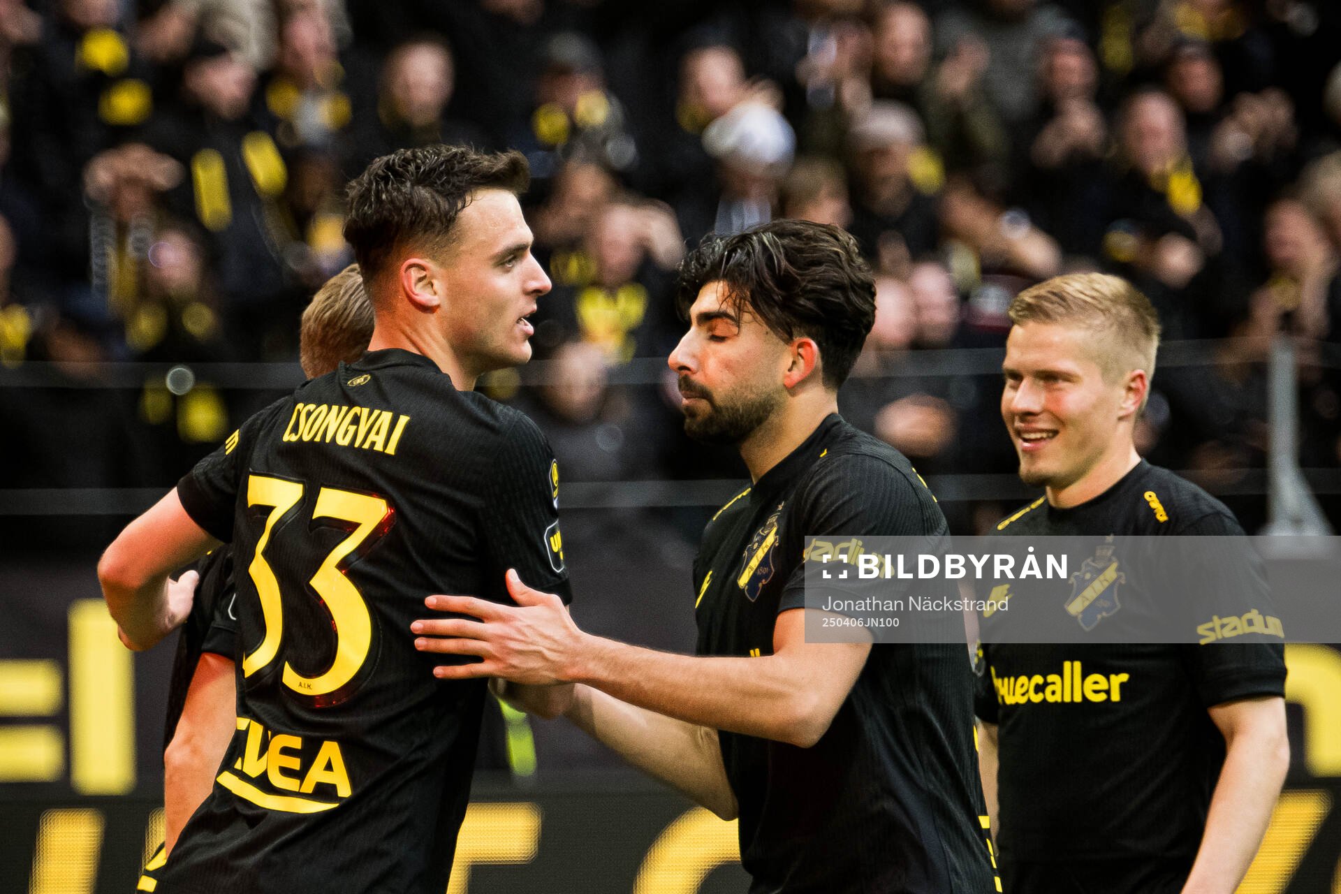 AIKs Áron Csongvai och Andronikos Kakoullis jublar