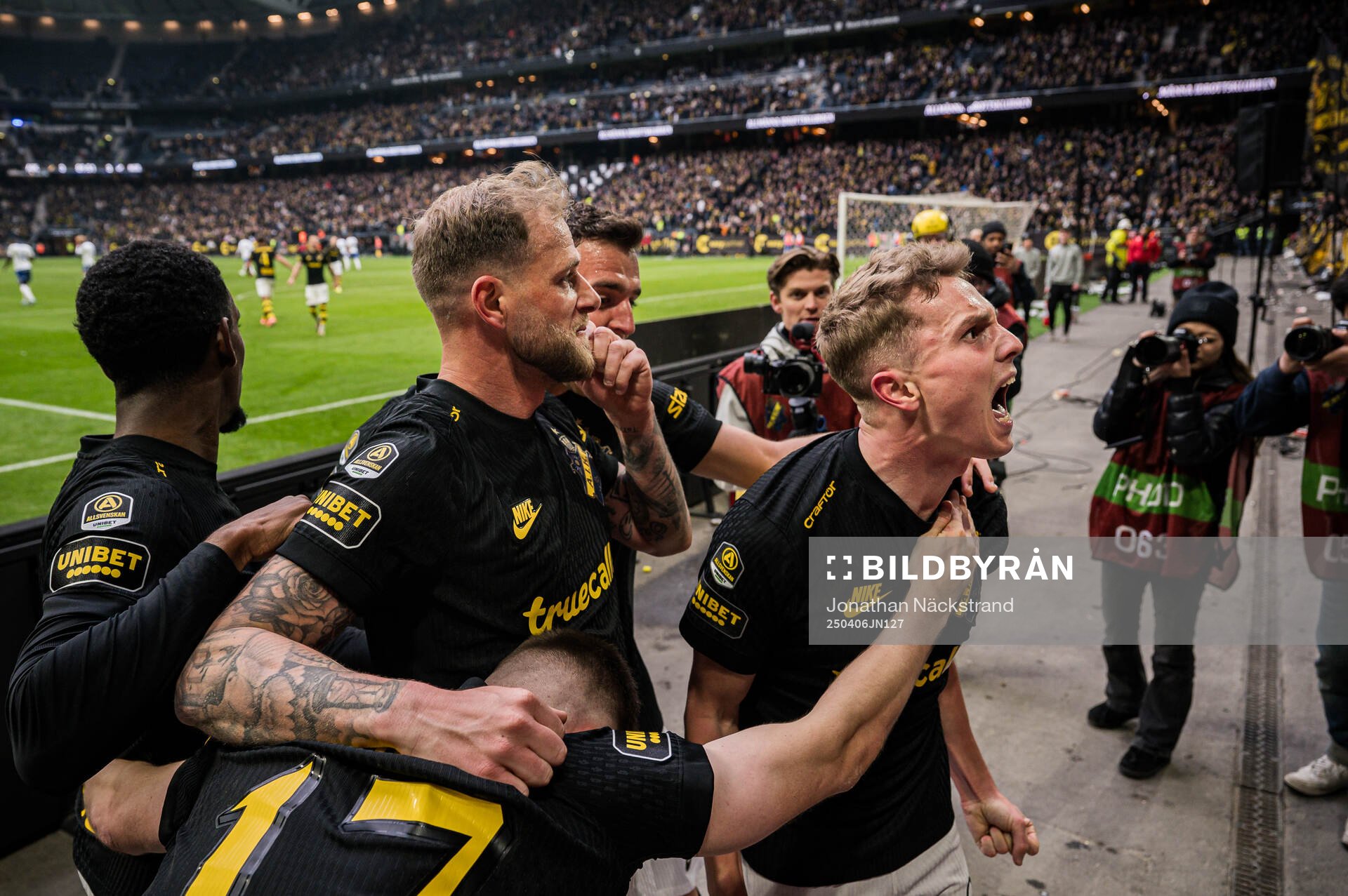AIKs John Guidetti och Johan Hove jublar