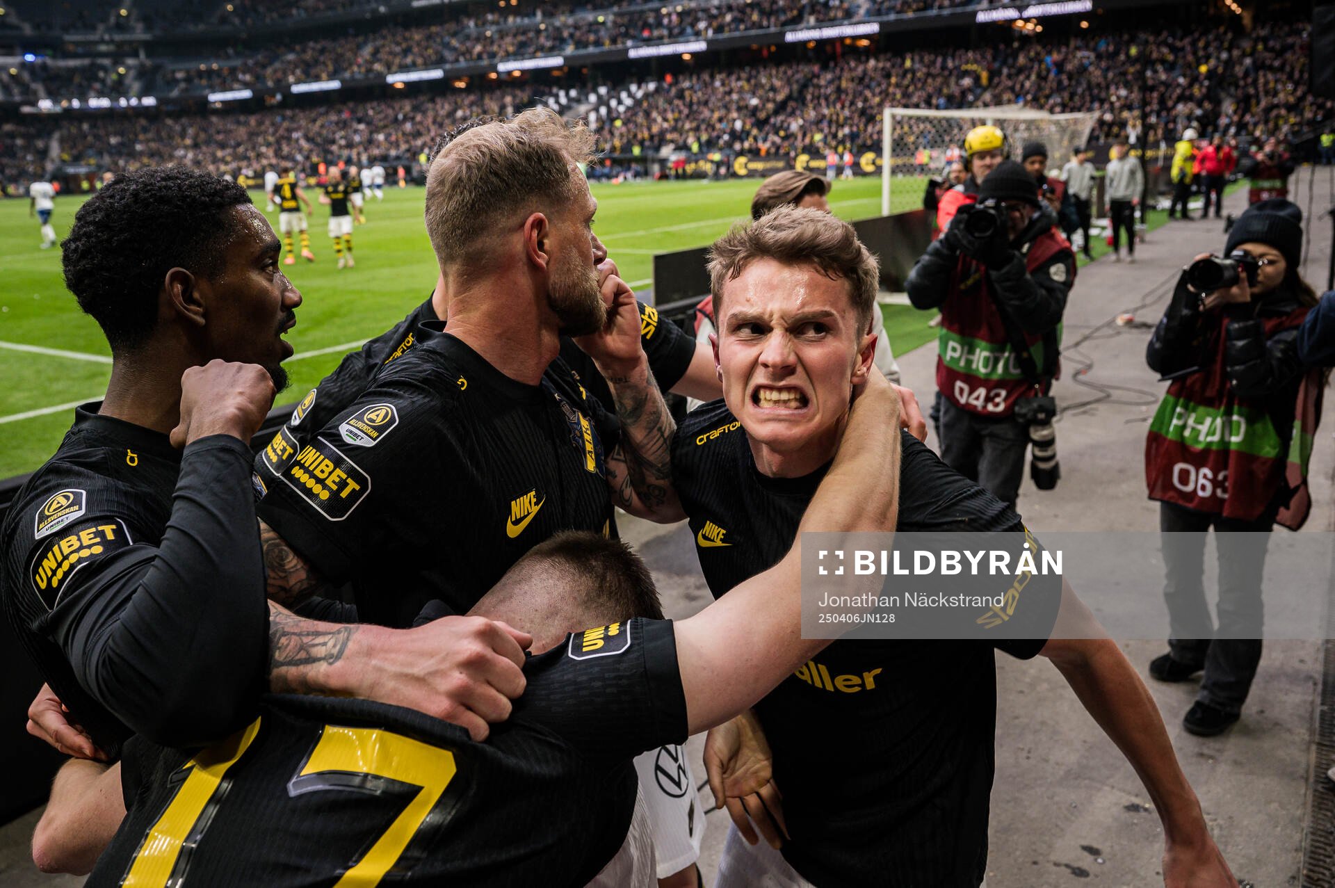 AIKs John Guidetti och Johan Hove jublar