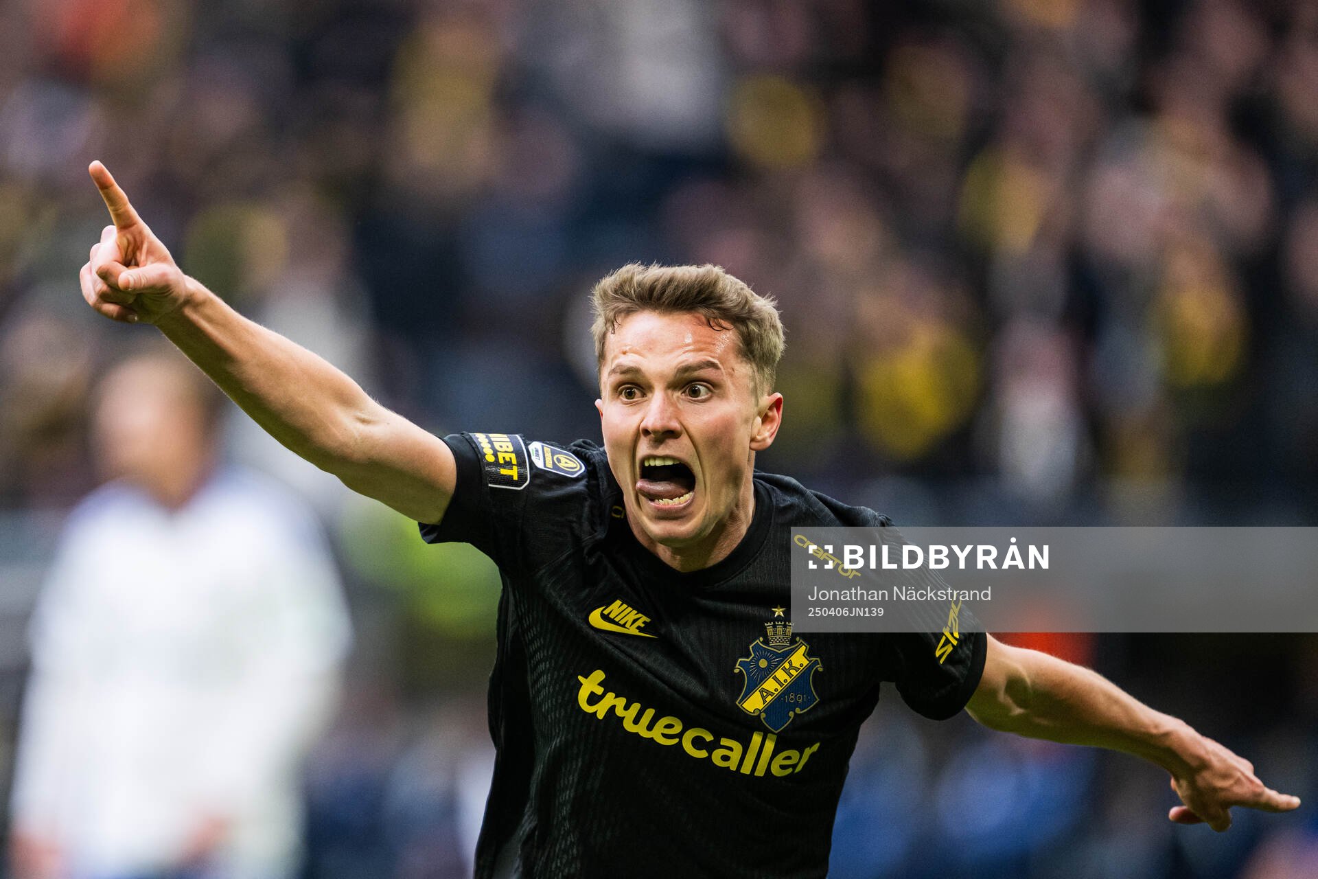 AIKs Johan Hove jublar