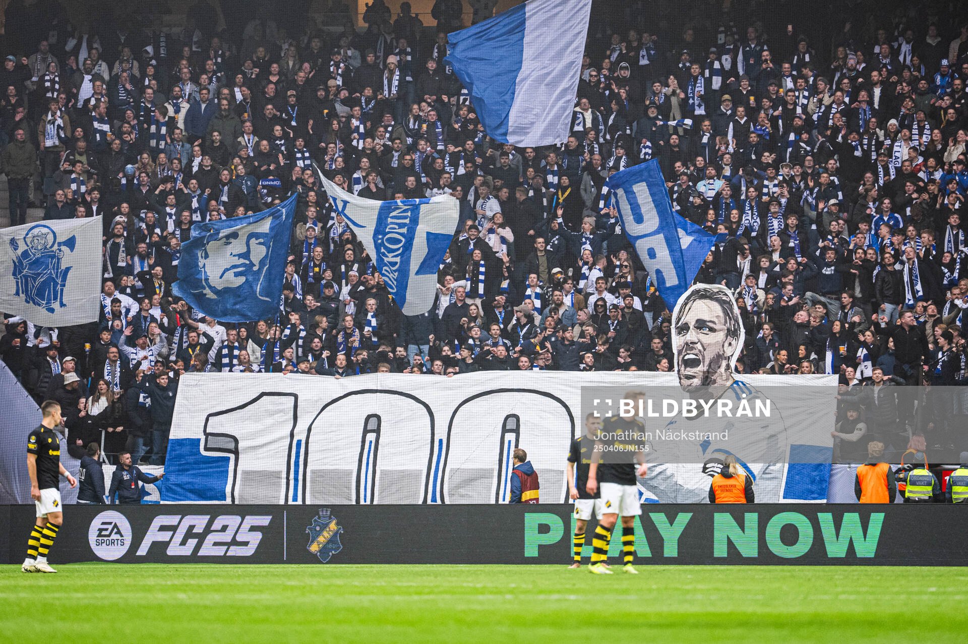 IFK Norrköpings supportrar med tifo